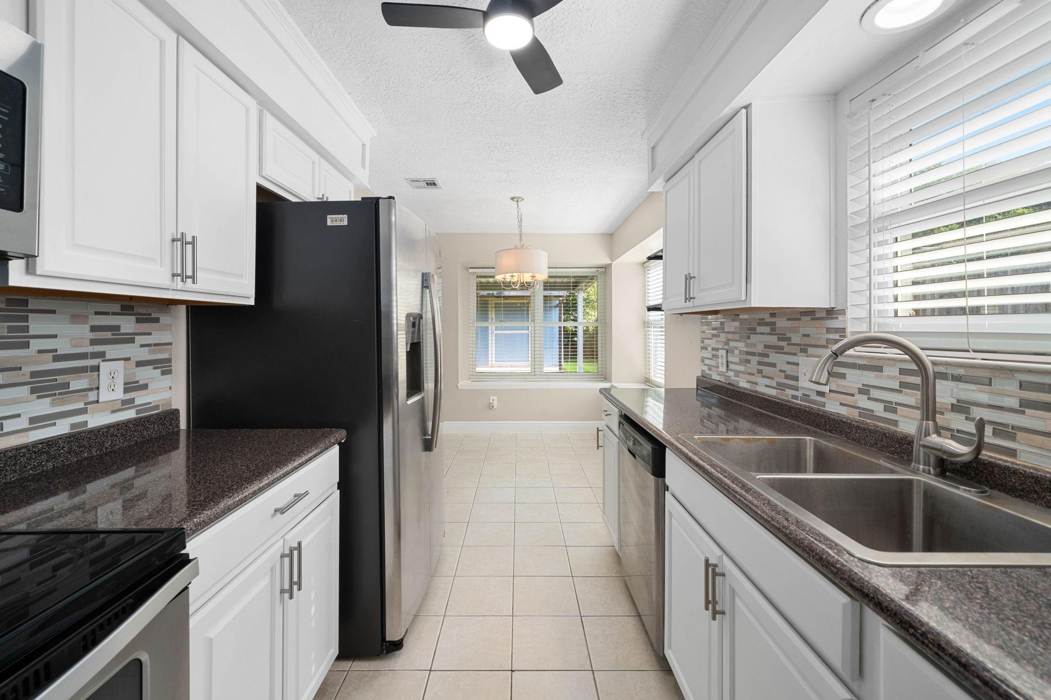 4918 Valley View Dr, La Porte, TX 77571 photo