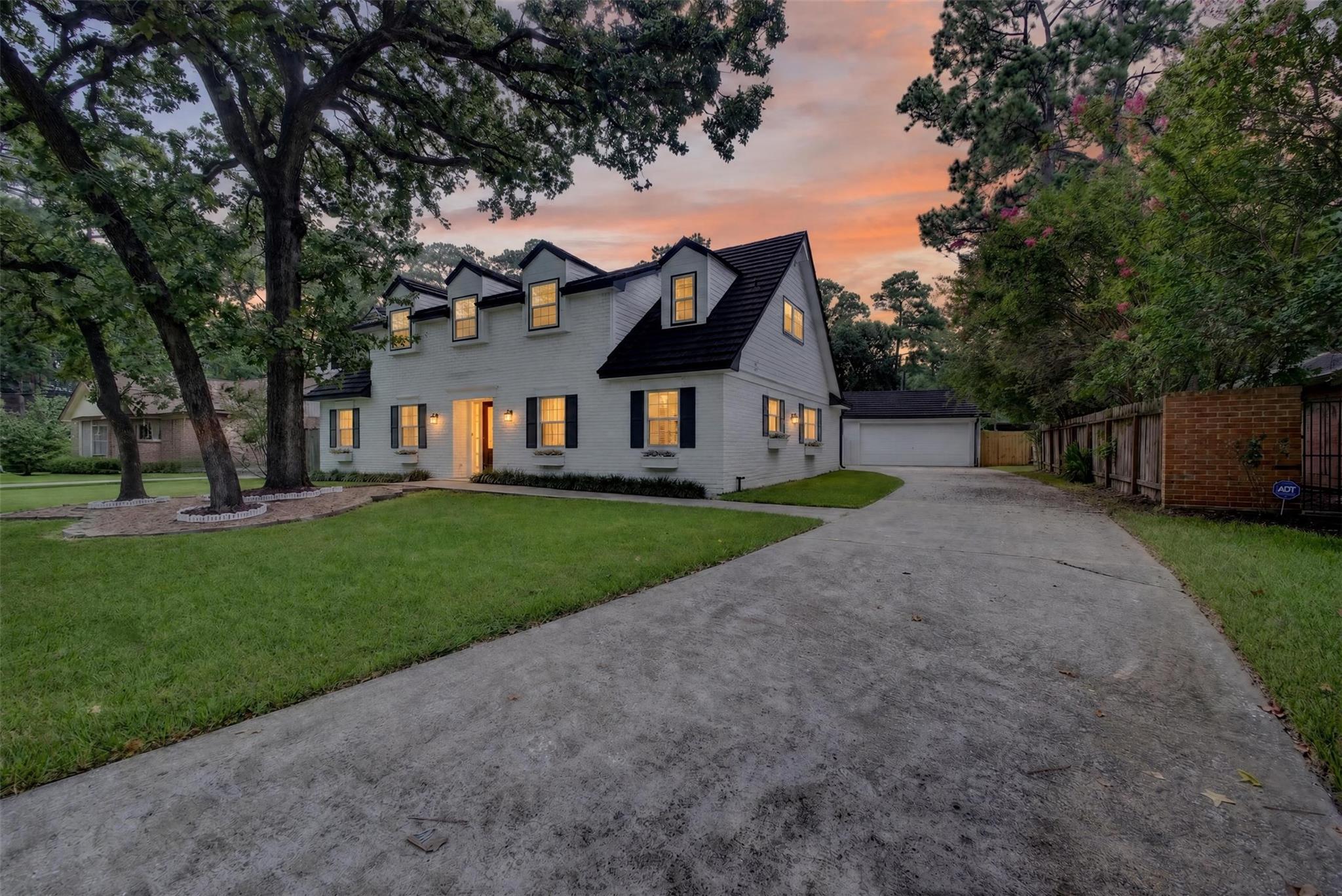 6527 Apple Valley Ln, Houston, TX 77069