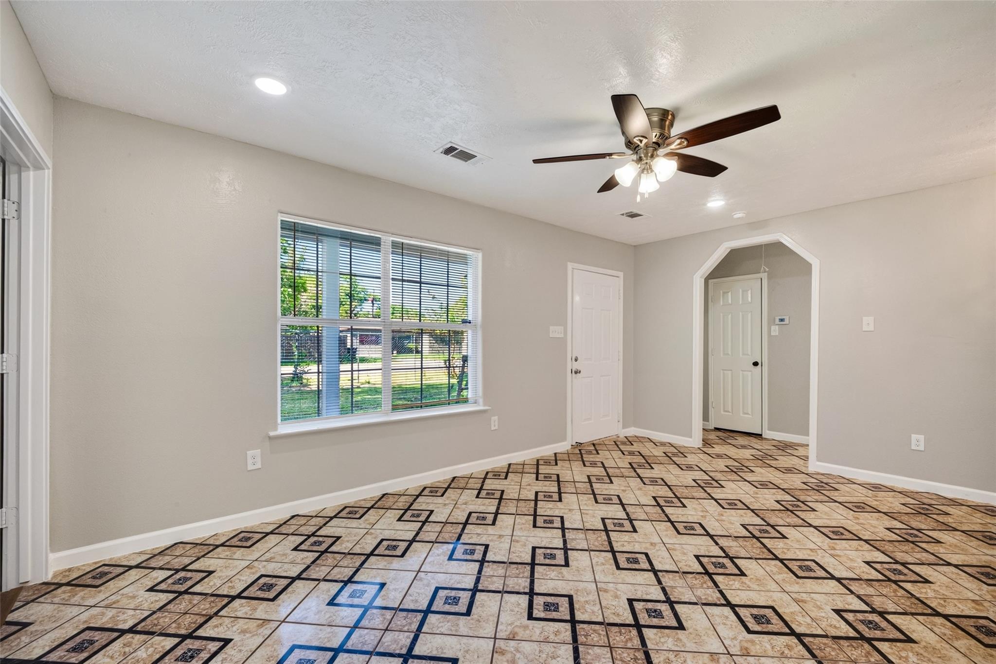 7542 Bywood St, Houston, TX 77028 photo