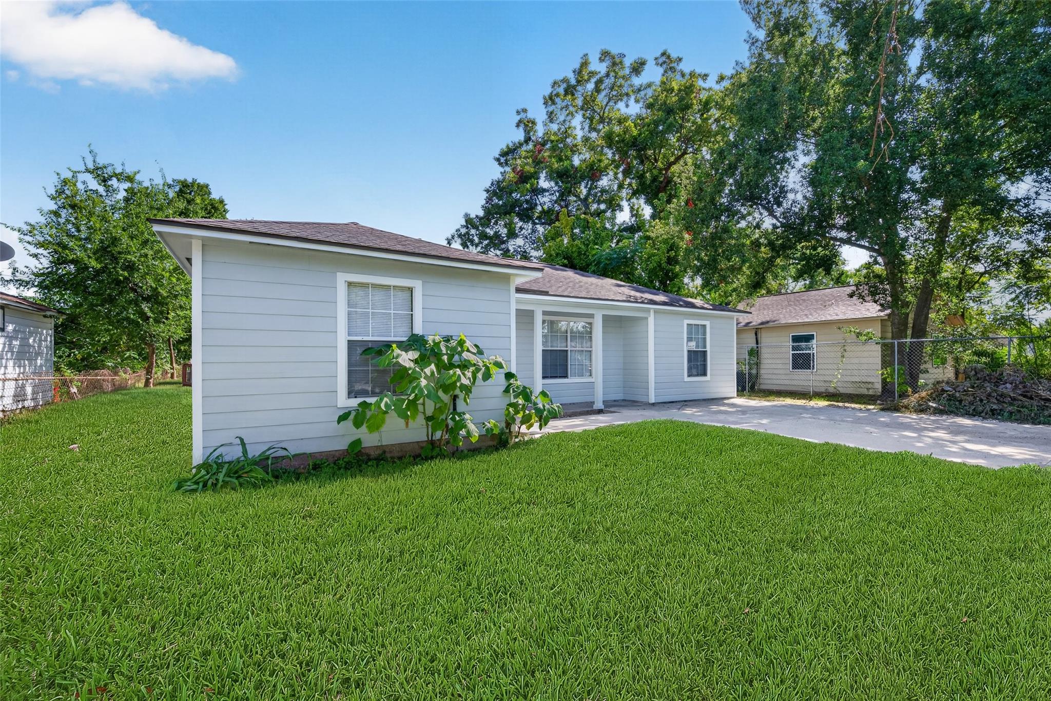 7542 Bywood St, Houston, TX 77028 photo
