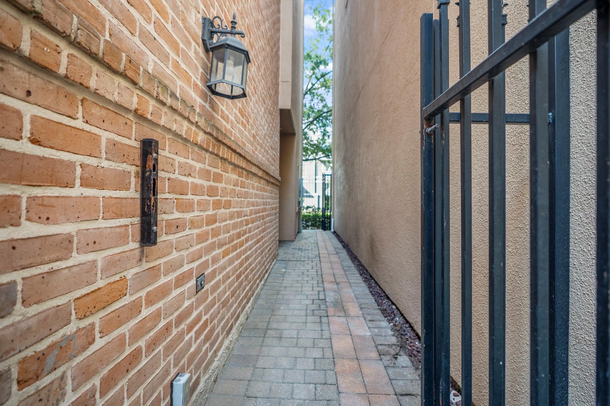 5035 La Branch St, Houston, TX 77004 photo