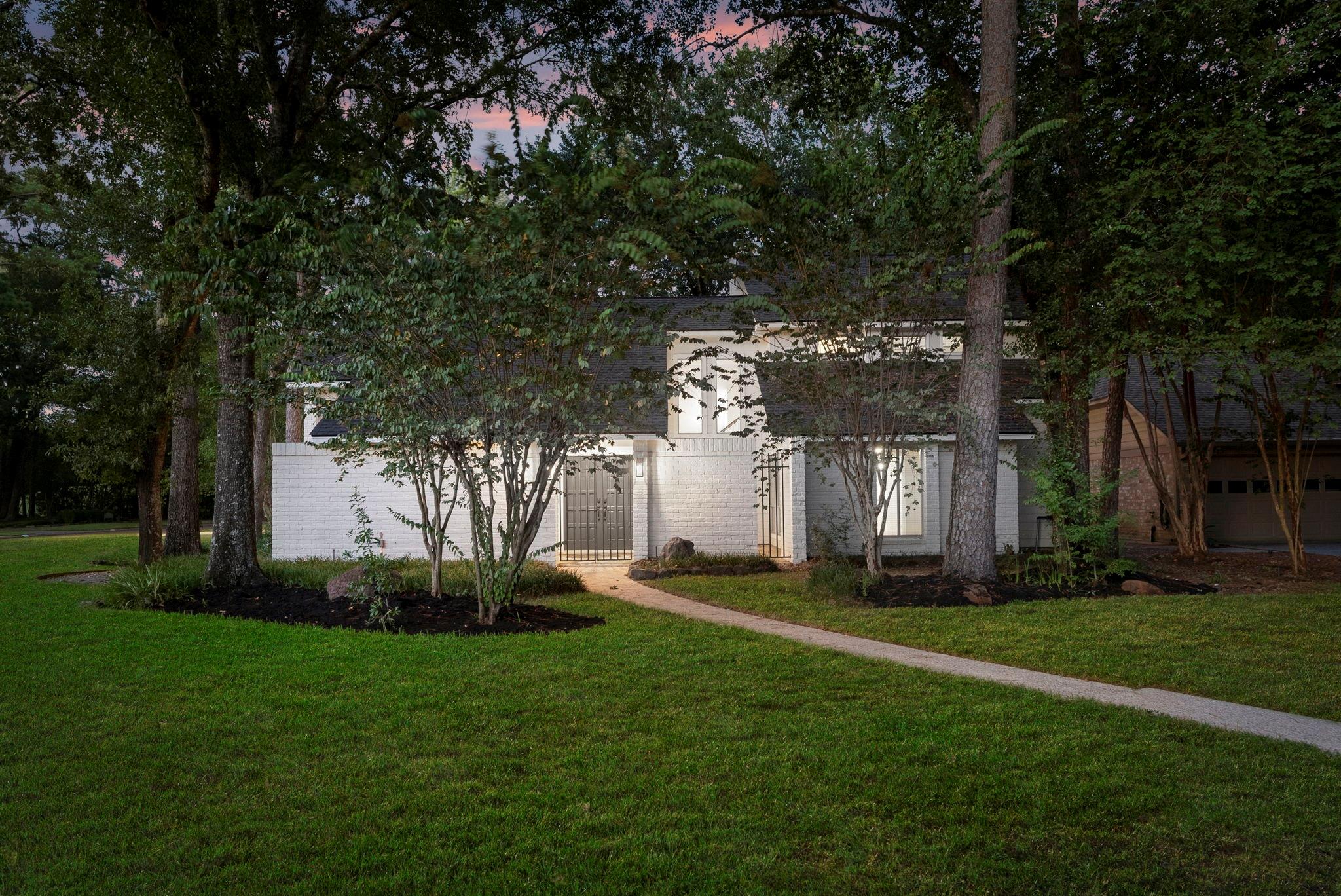 2 Muskmallow Ct, The Woodlands, TX 77380