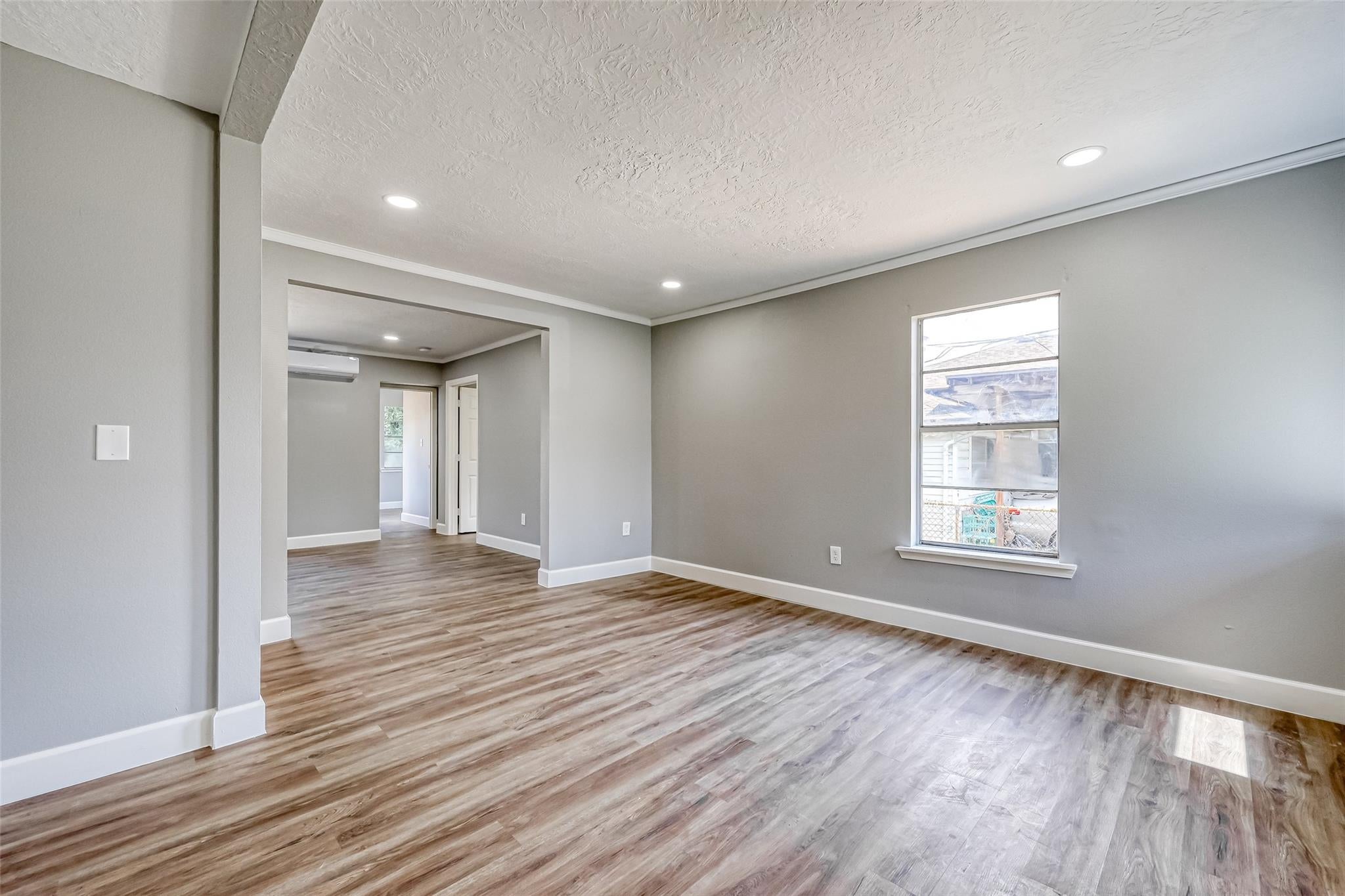 6715 Victoria St, Houston, TX 77020 photo