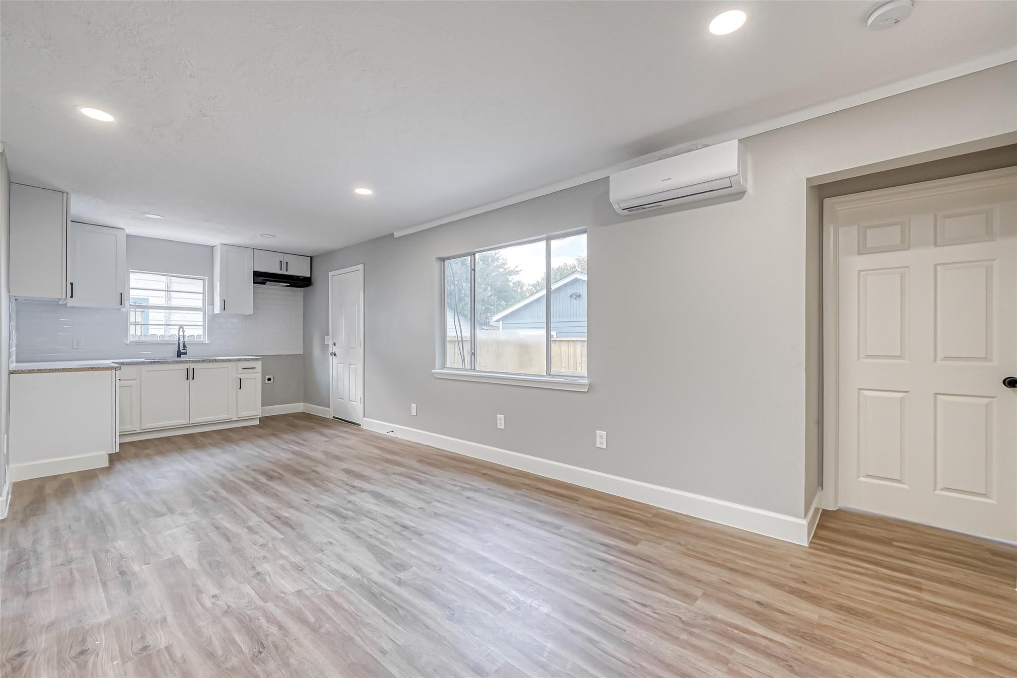 6715 Victoria St, Houston, TX 77020 photo