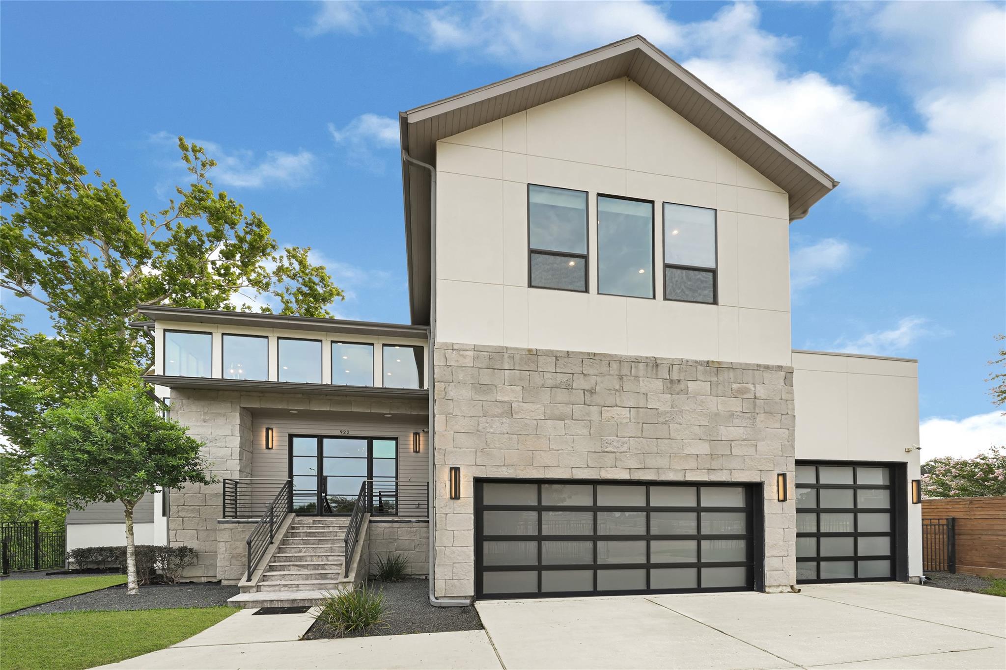 922 T C Jester Blvd, Houston, TX 77008 photo