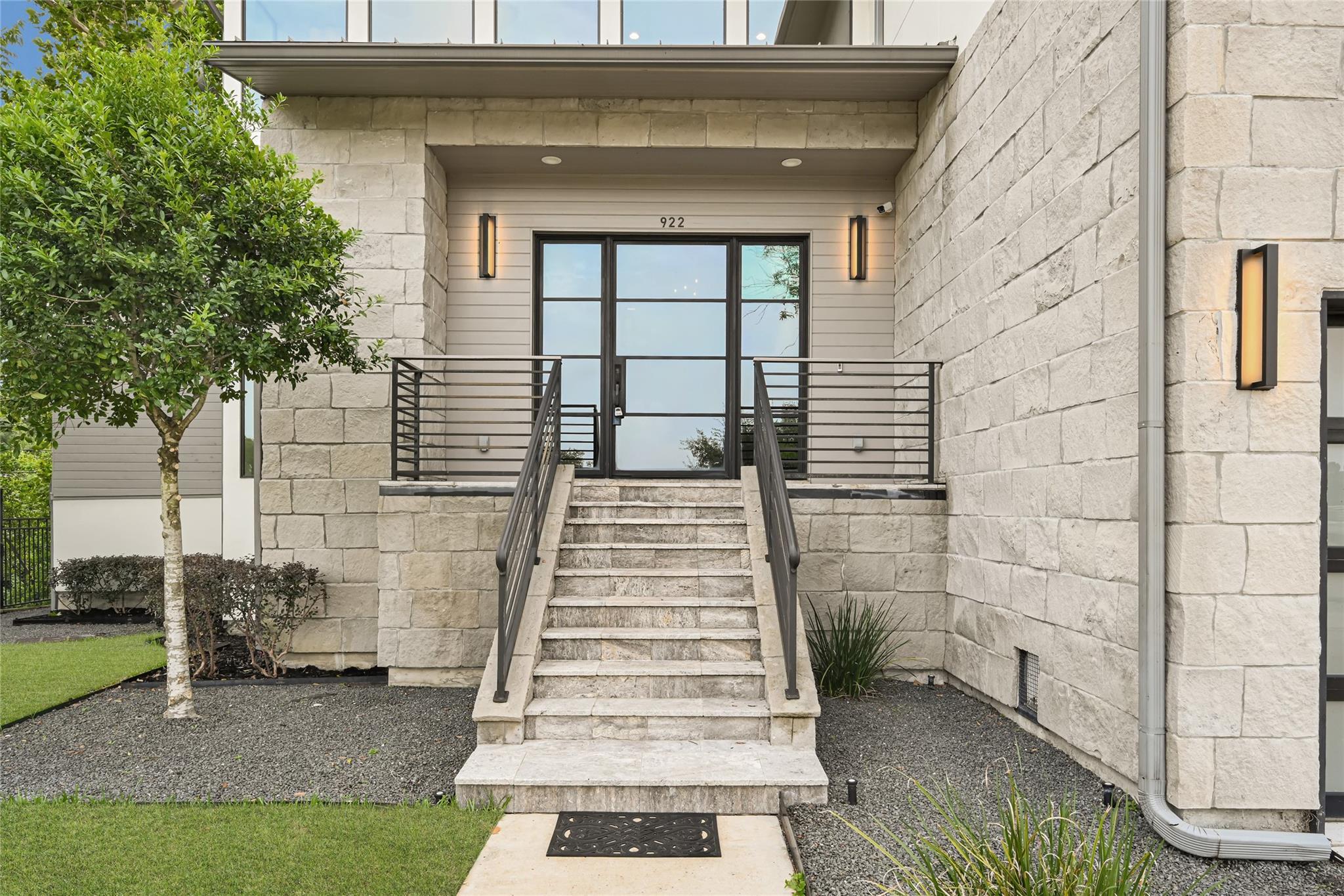 922 T C Jester Blvd, Houston, TX 77008 photo
