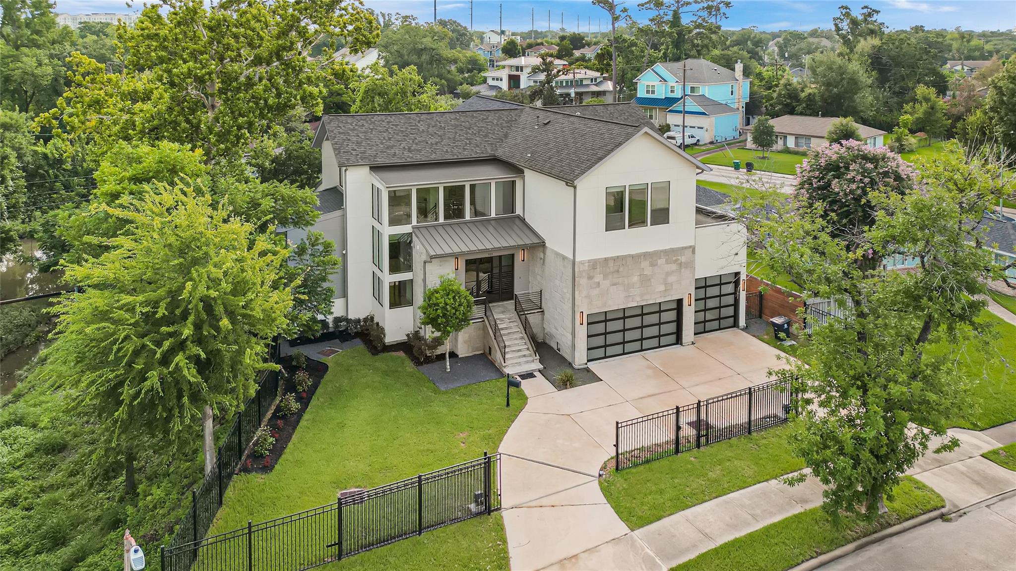 922 T C Jester Blvd, Houston, TX 77008 photo