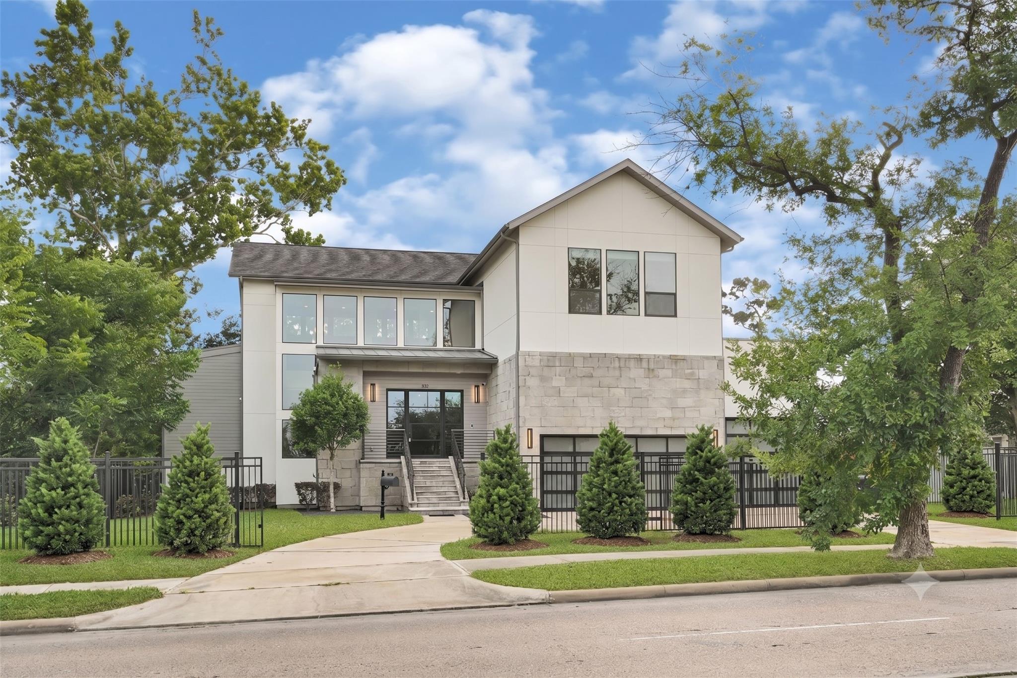 922 T C Jester Blvd, Houston, TX 77008