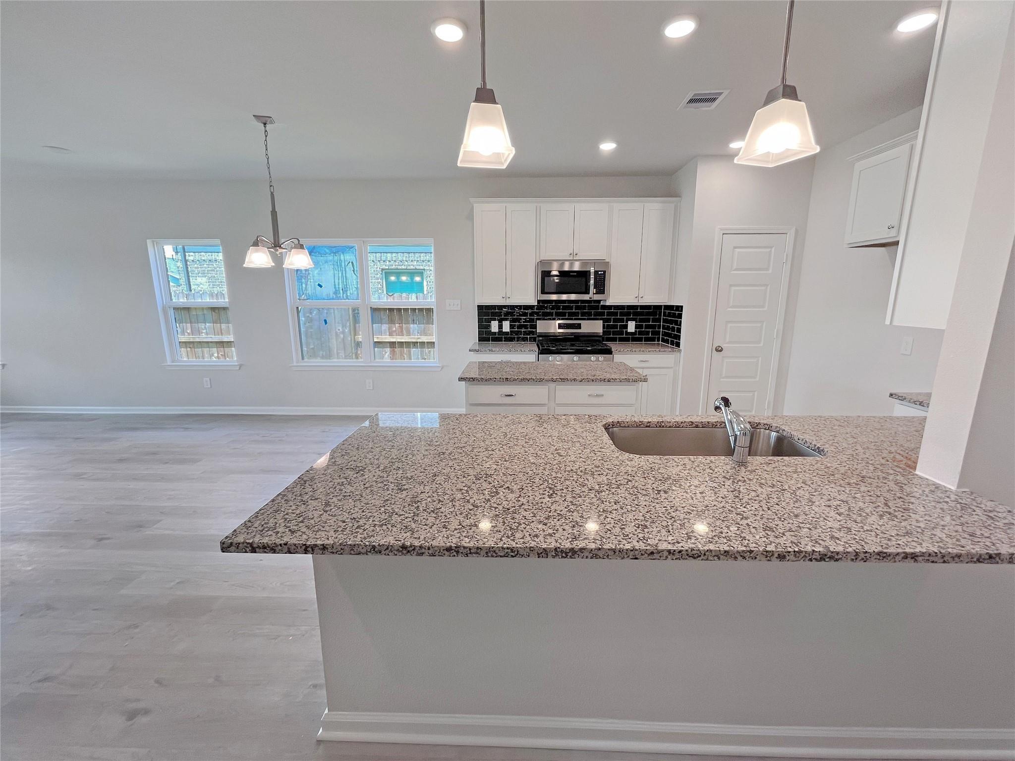 6010 Royal Palm Dr, Manvel, TX 77578 photo