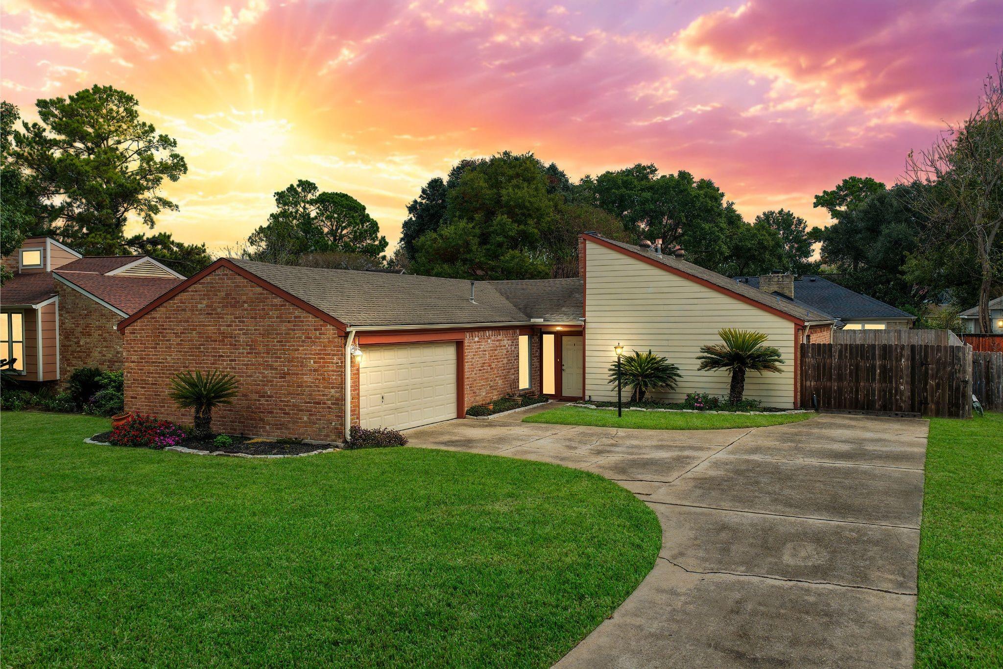 8126 Ivan Reid Dr, Houston, TX 77040