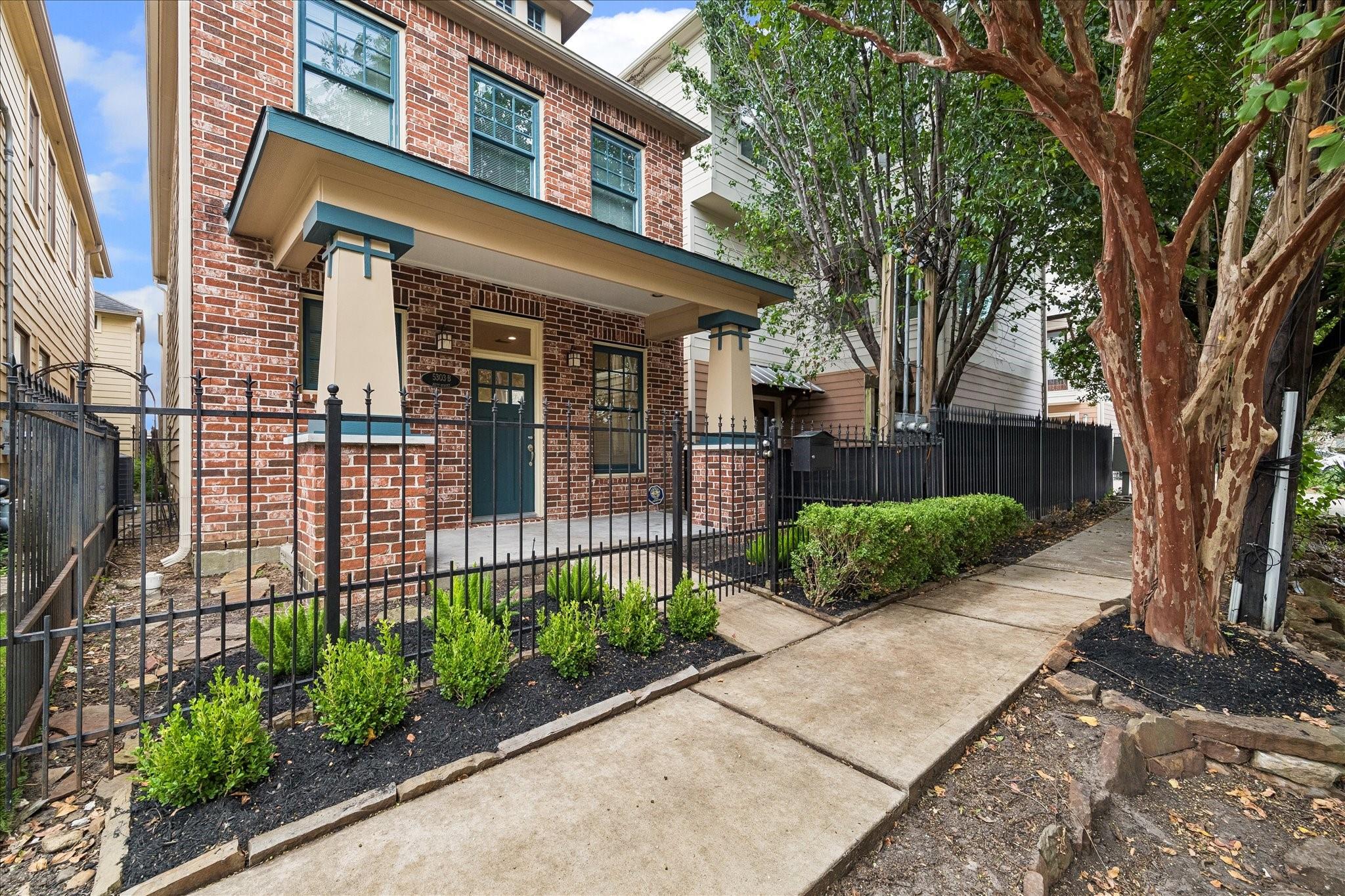 5303 Nett St #B, Houston, TX 77007 photo