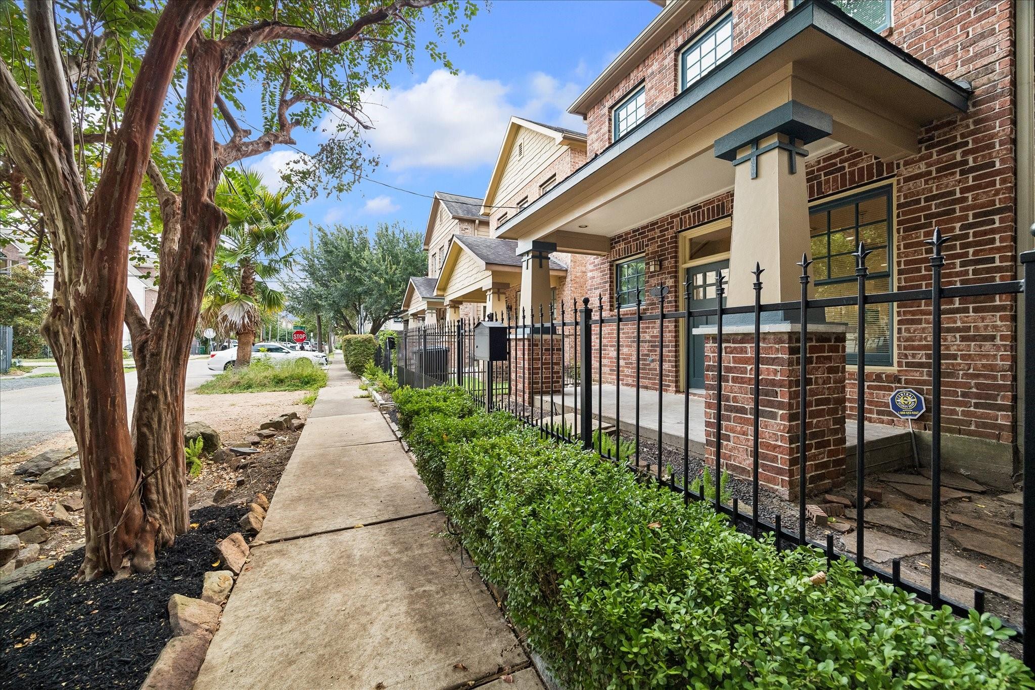 5303 Nett St #B, Houston, TX 77007 photo