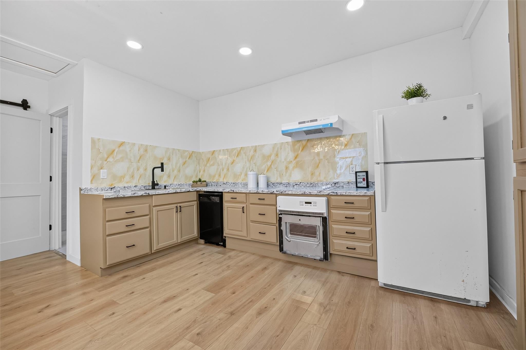 7630 Canal St, Houston, TX 77012 photo