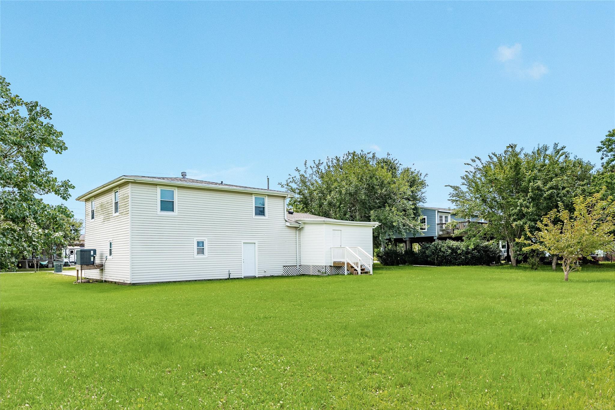 2812 N Sonny Ln, Galveston, TX 77554 photo