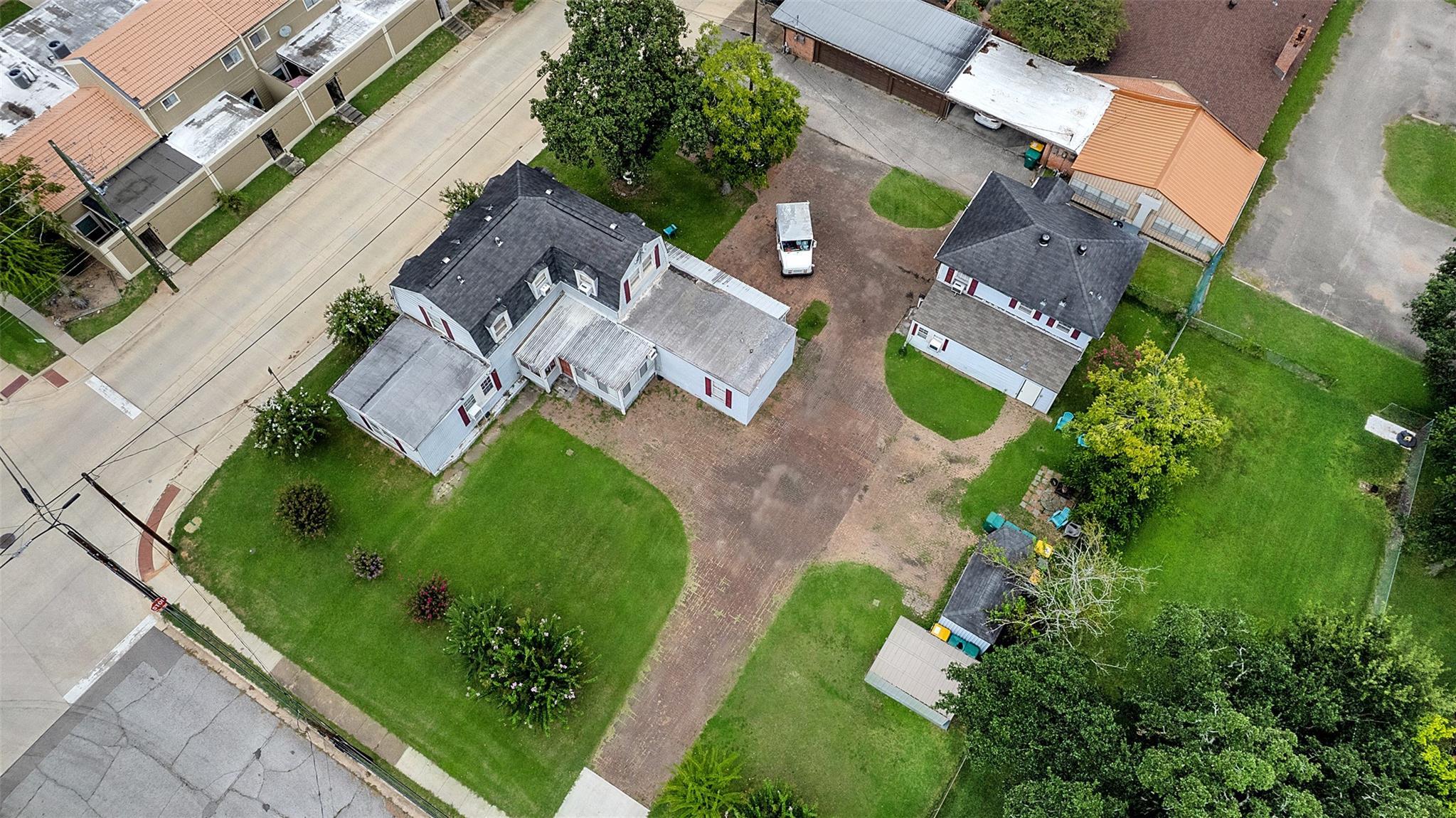 317 W Lewis St, Conroe, TX 77301 photo