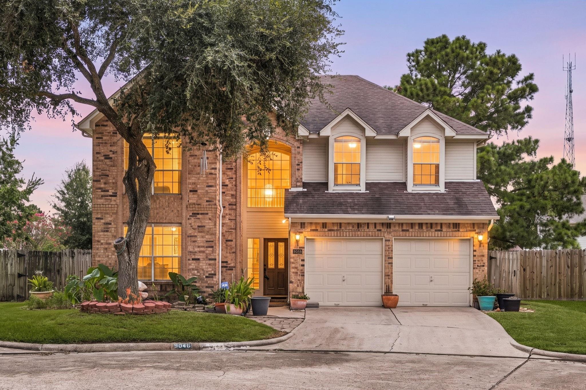 9046 Fairbloom Ln, Houston, TX 77040