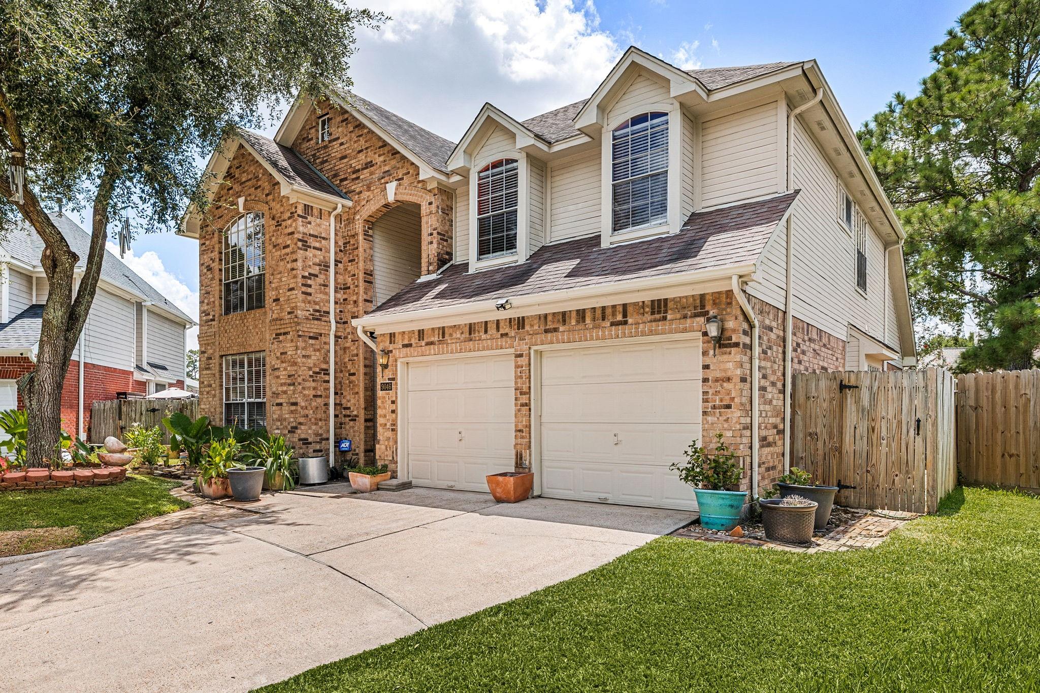 9046 Fairbloom Ln, Houston, TX 77040 photo