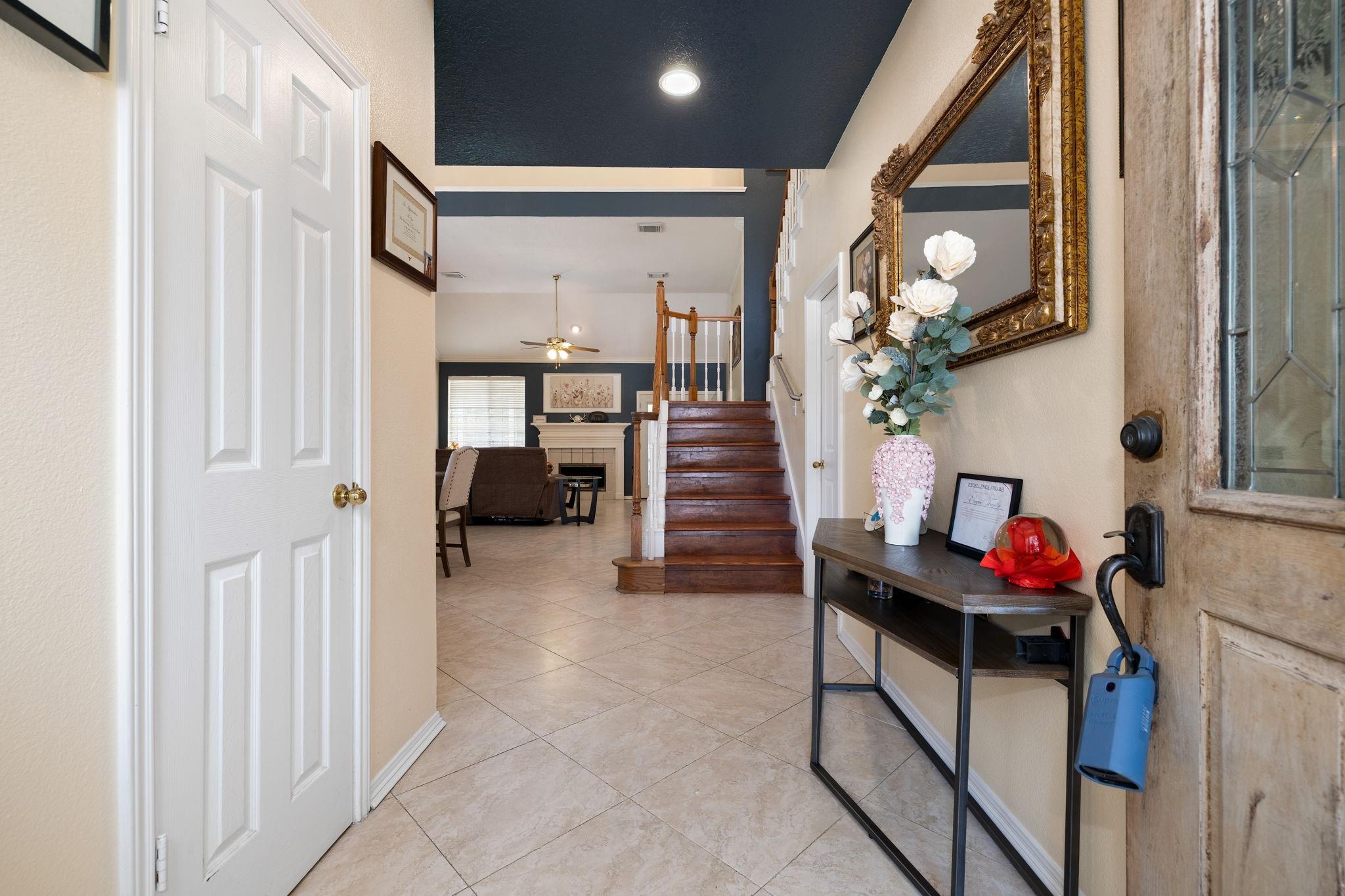 9046 Fairbloom Ln, Houston, TX 77040 photo