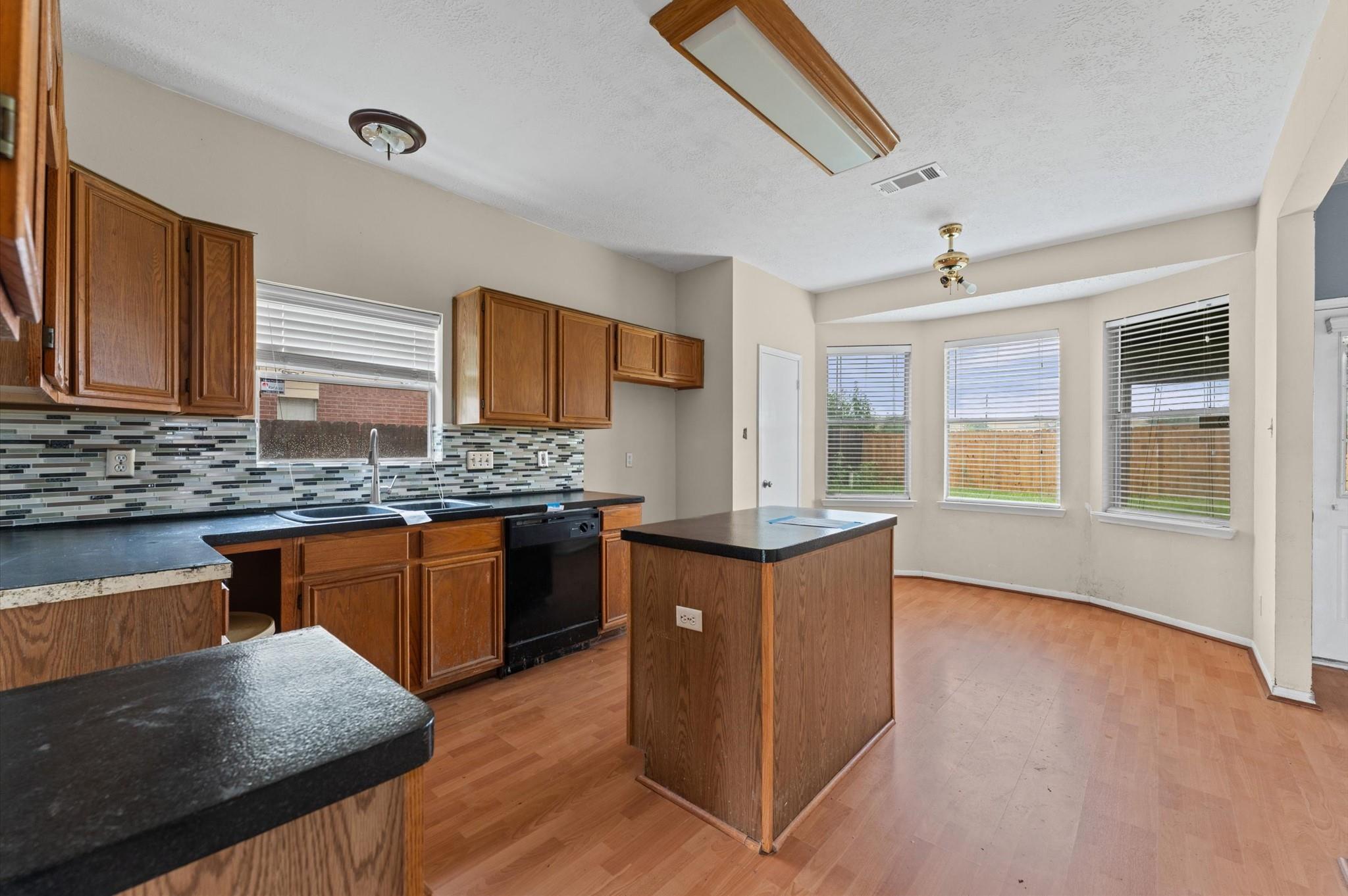 2926 Waterloo Rd, Pearland, TX 77581 photo