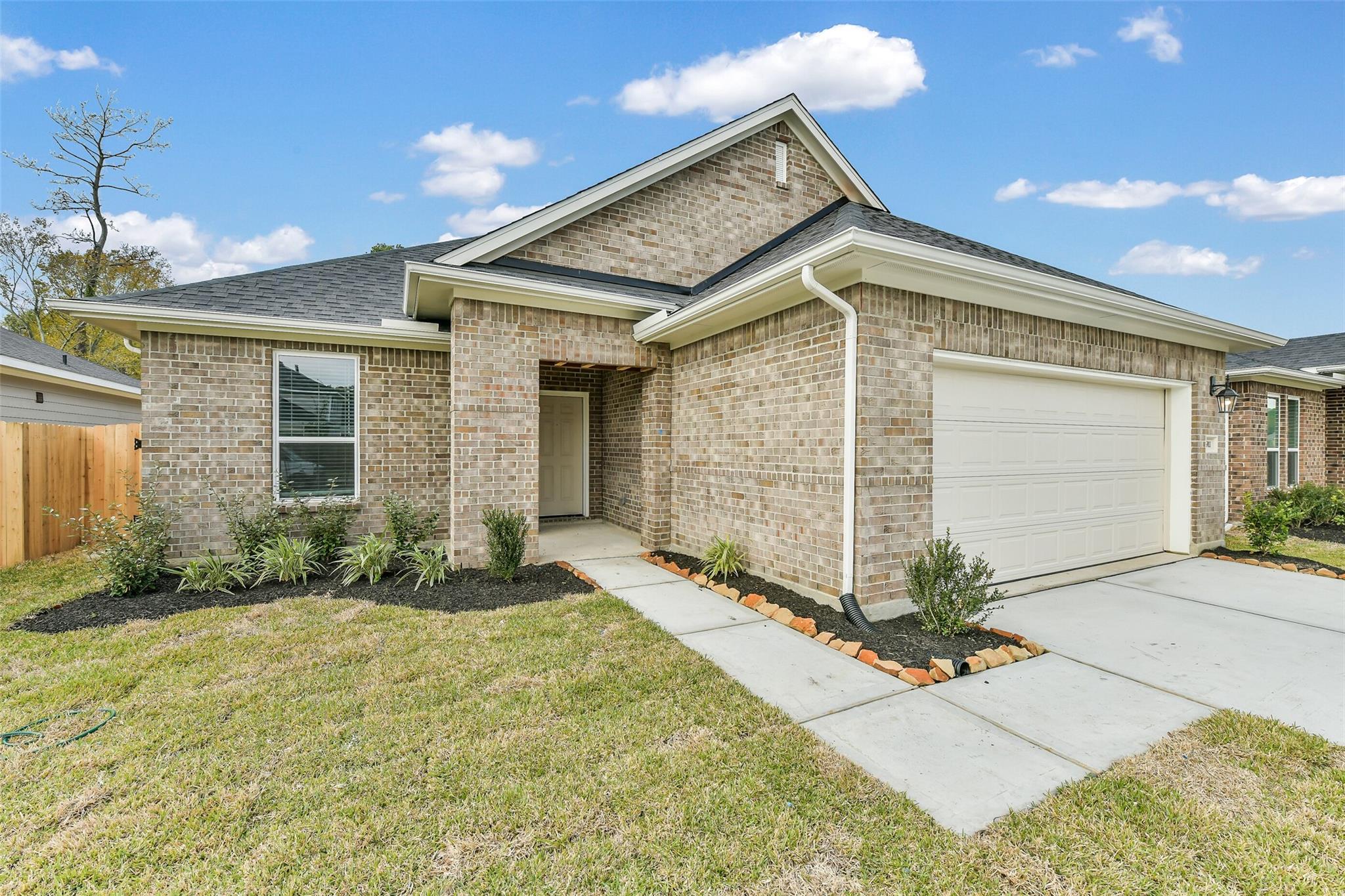 3911 Sugardale St, Baytown, TX 77521