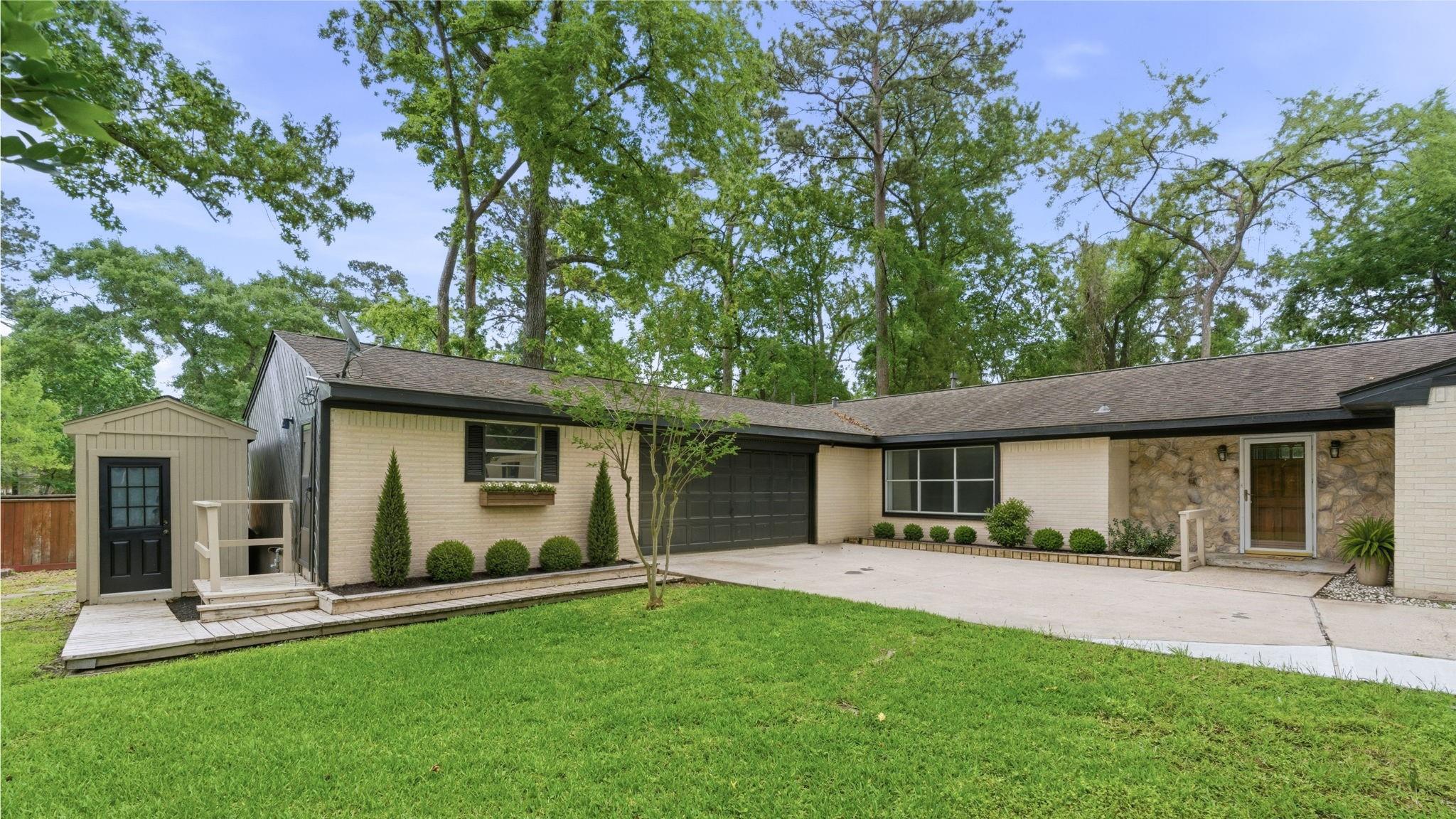 254 Spring Edge Dr, Montgomery, TX 77356
