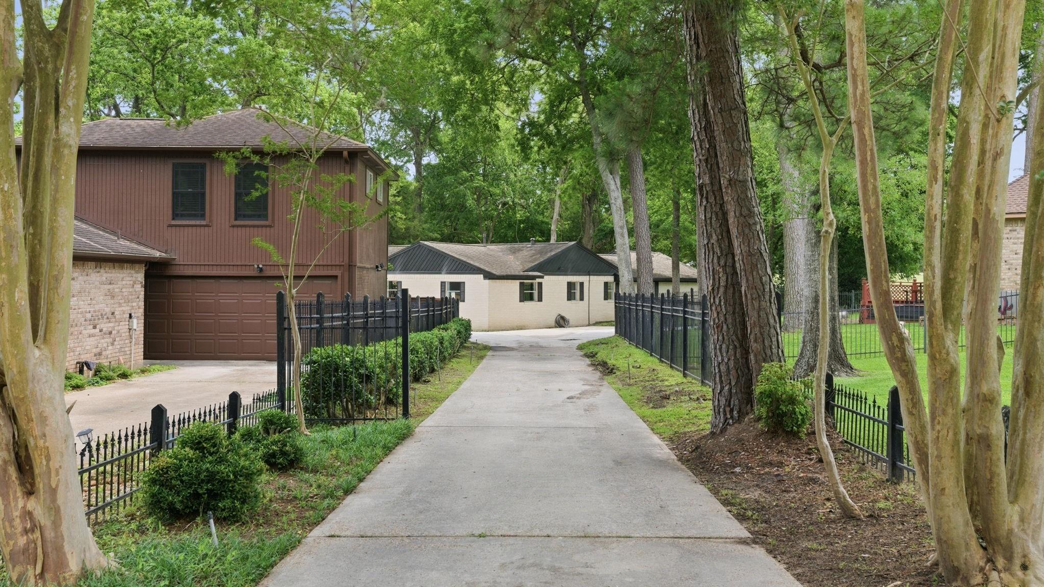 254 Spring Edge Dr, Montgomery, TX 77356 photo