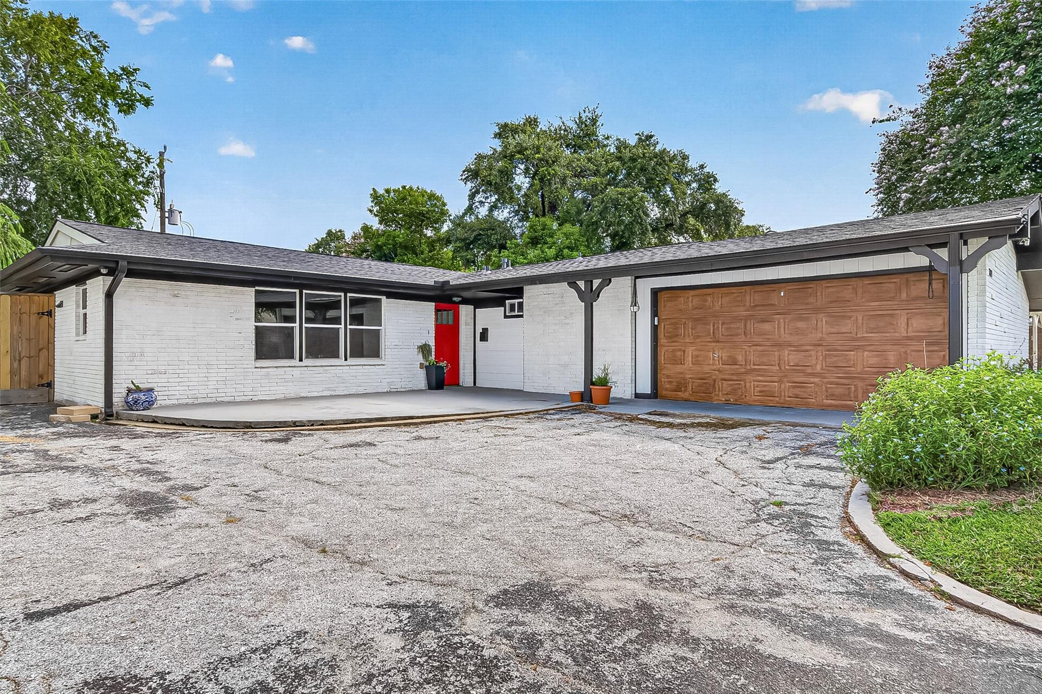7034 Langdon Ln, Houston, TX 77074