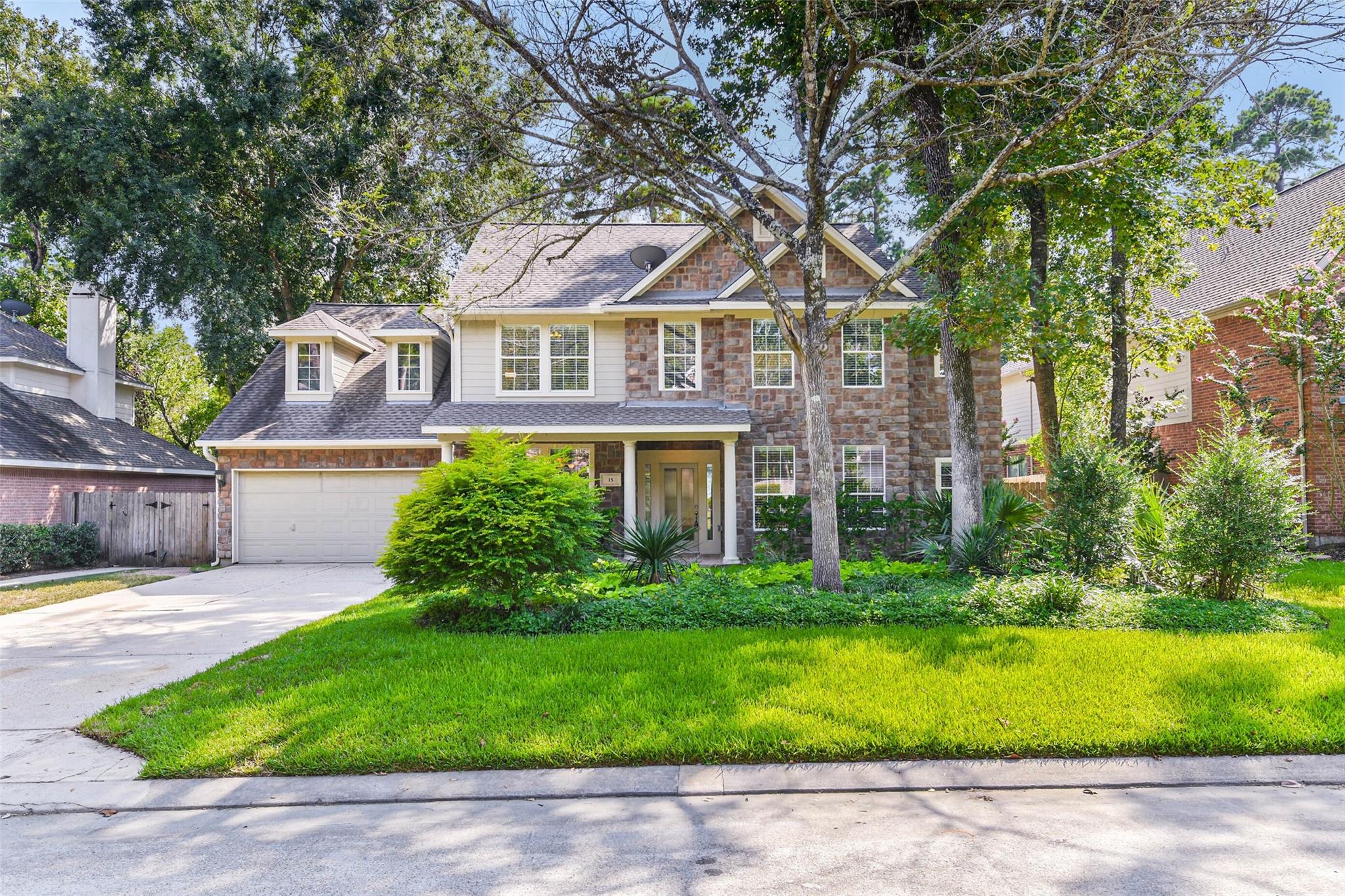 15 Filigree Pines Pl, The Woodlands, TX 77382