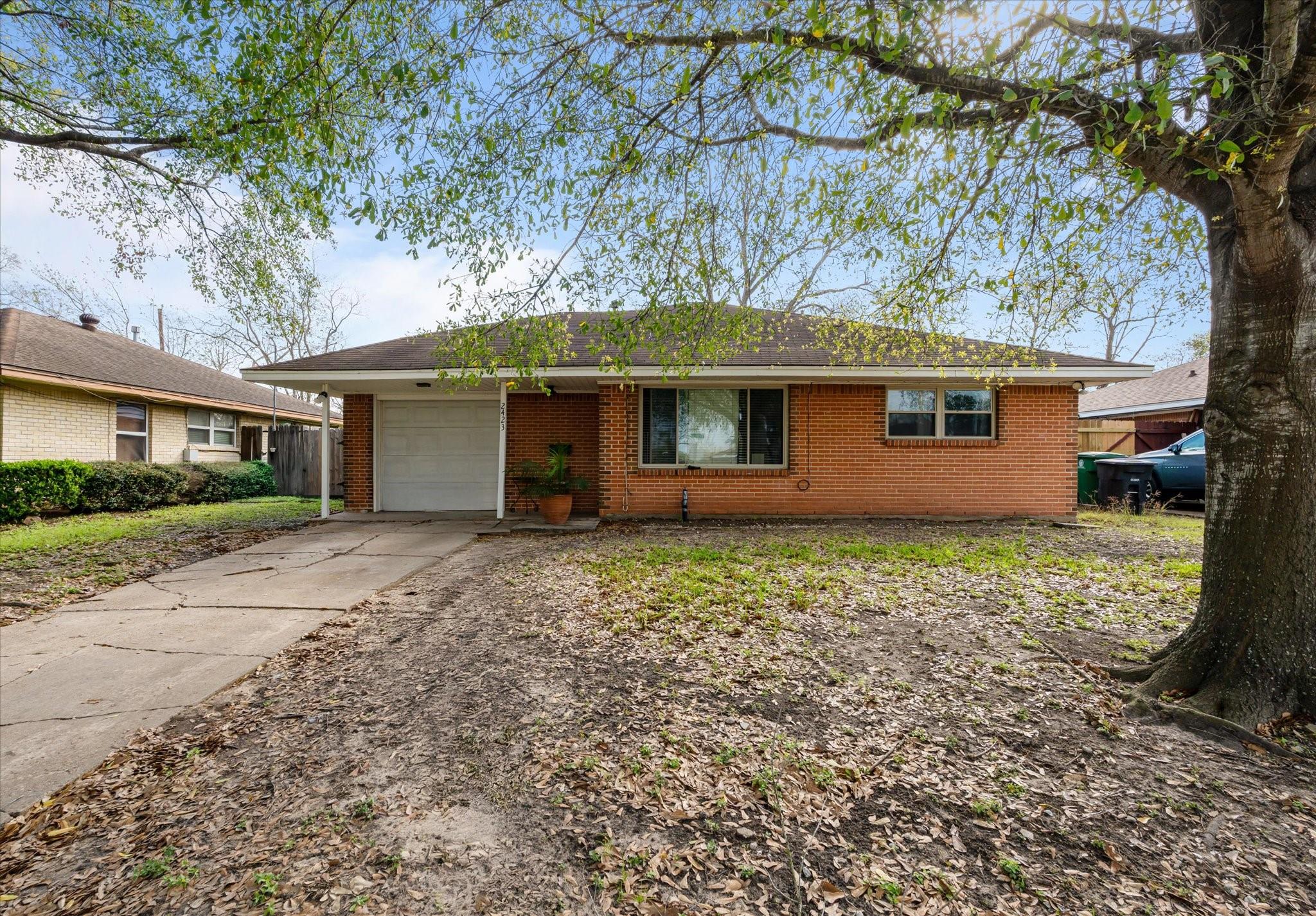 2423 Metz St, Houston, TX 77034 photo