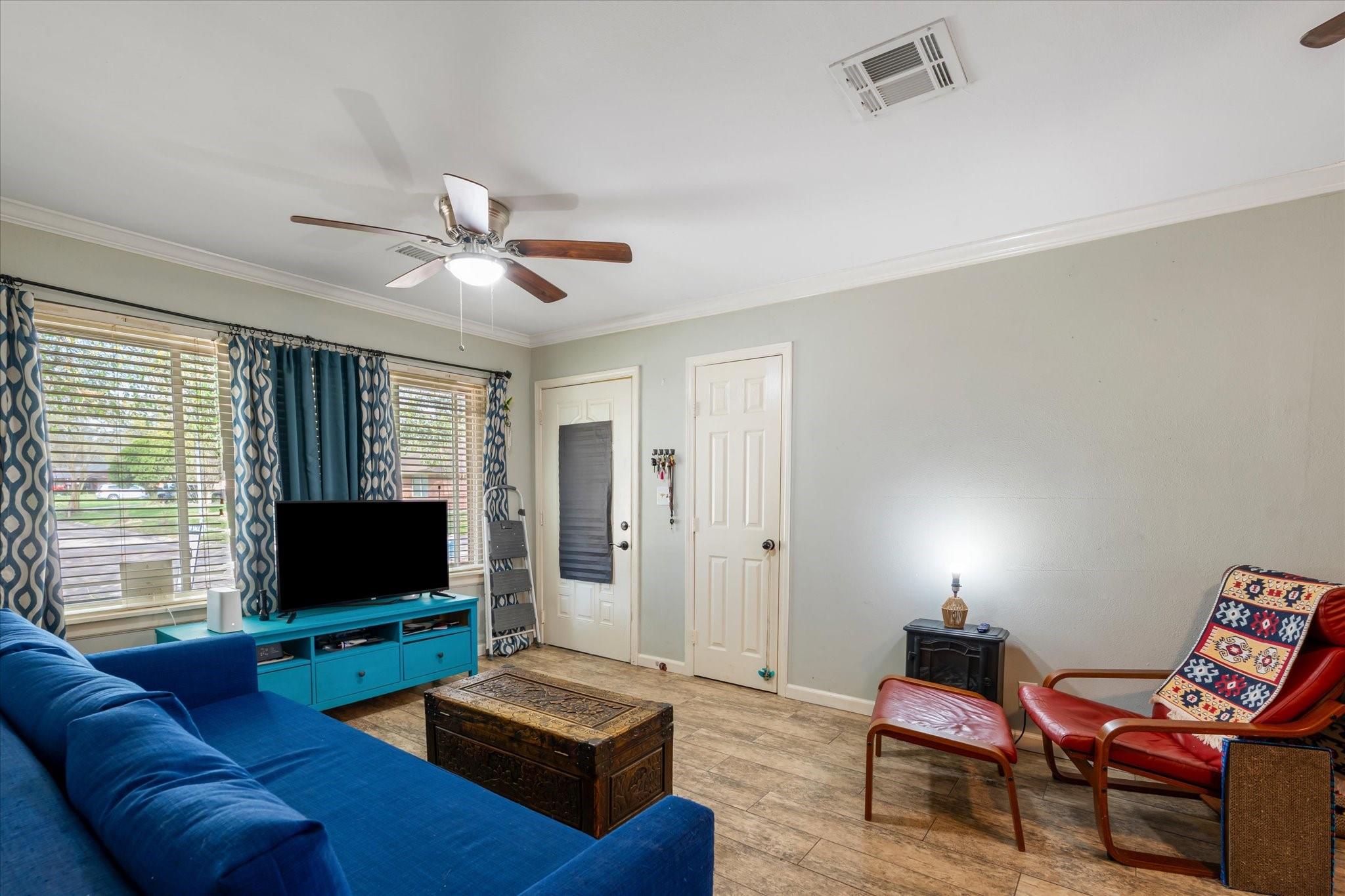2423 Metz St, Houston, TX 77034 photo