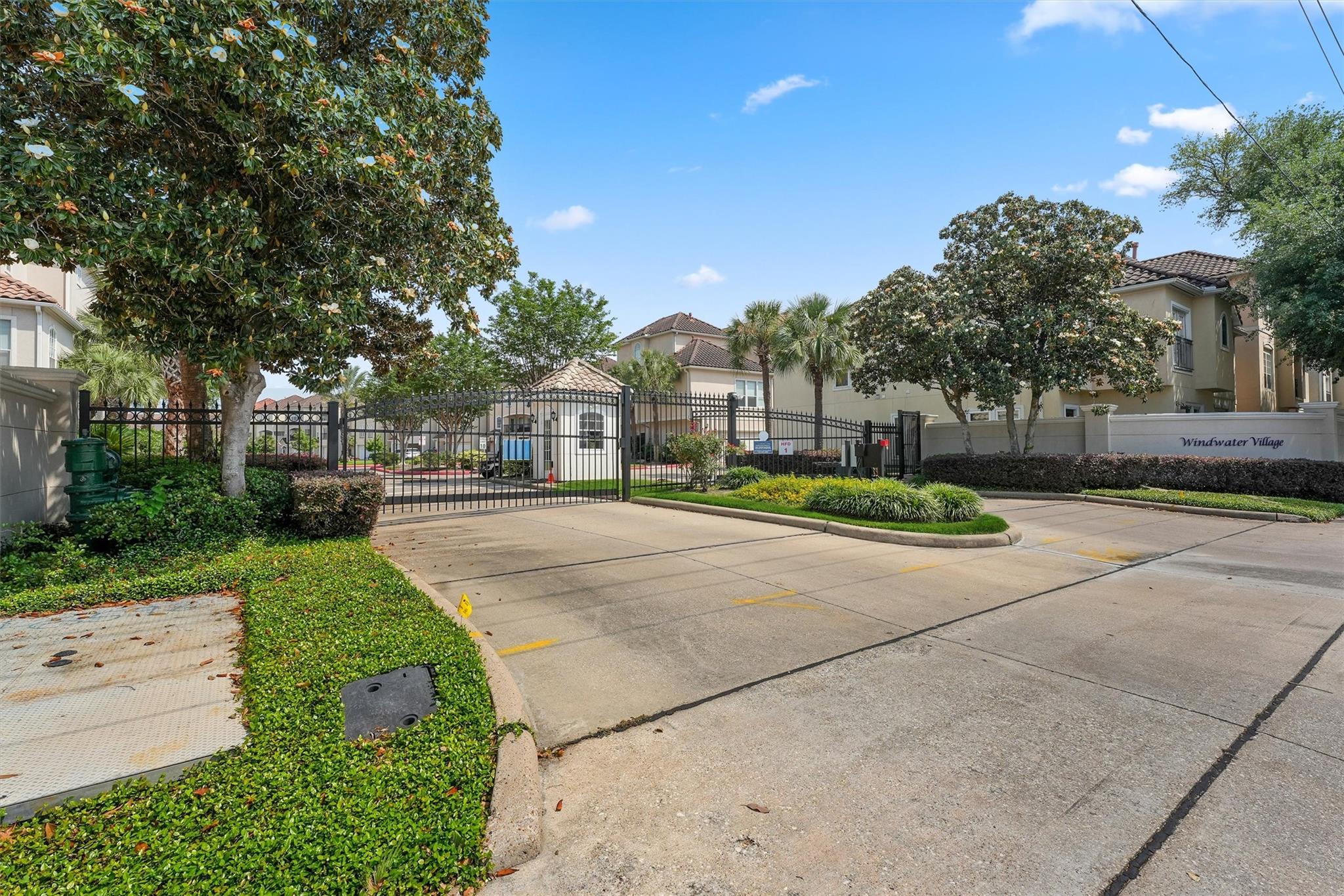6107 S Arrowana Ln, Houston, TX 77036 photo