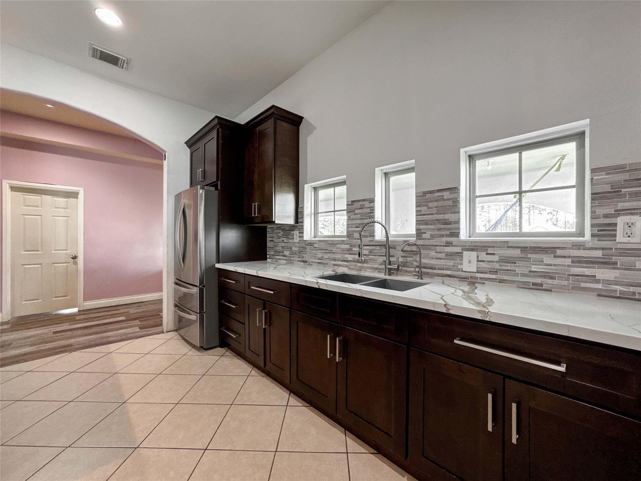 1060 County Road 5021, Cleveland, TX 77327 photo