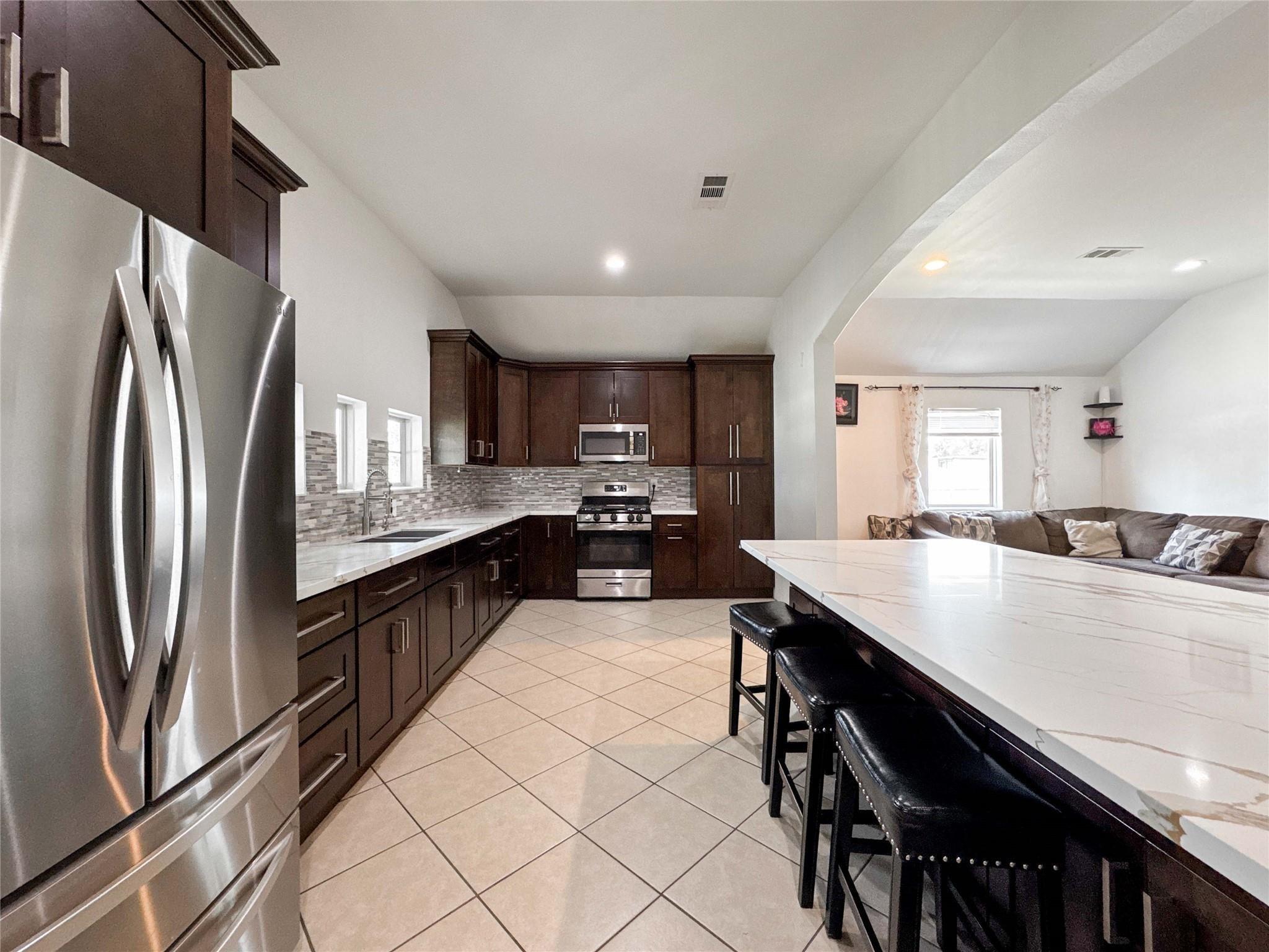 1060 County Road 5021, Cleveland, TX 77327 photo
