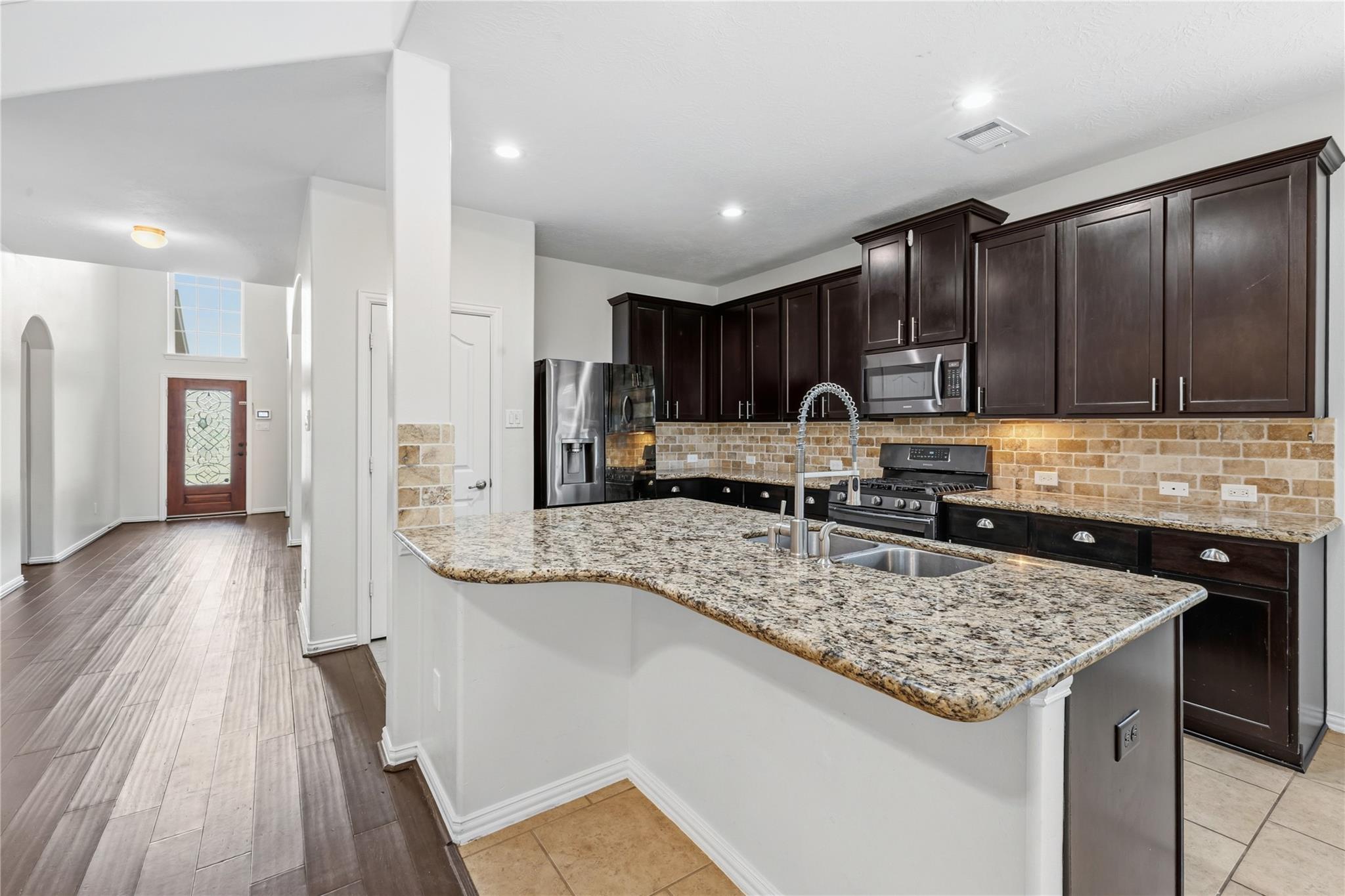 219 Myrtle Dr, Baytown, TX 77520