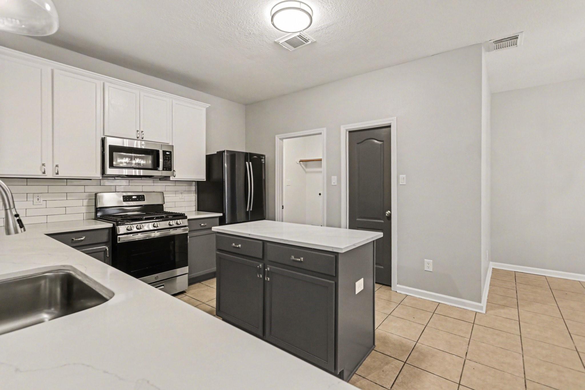 4502 Marquis Ave, Baytown, TX 77521 photo