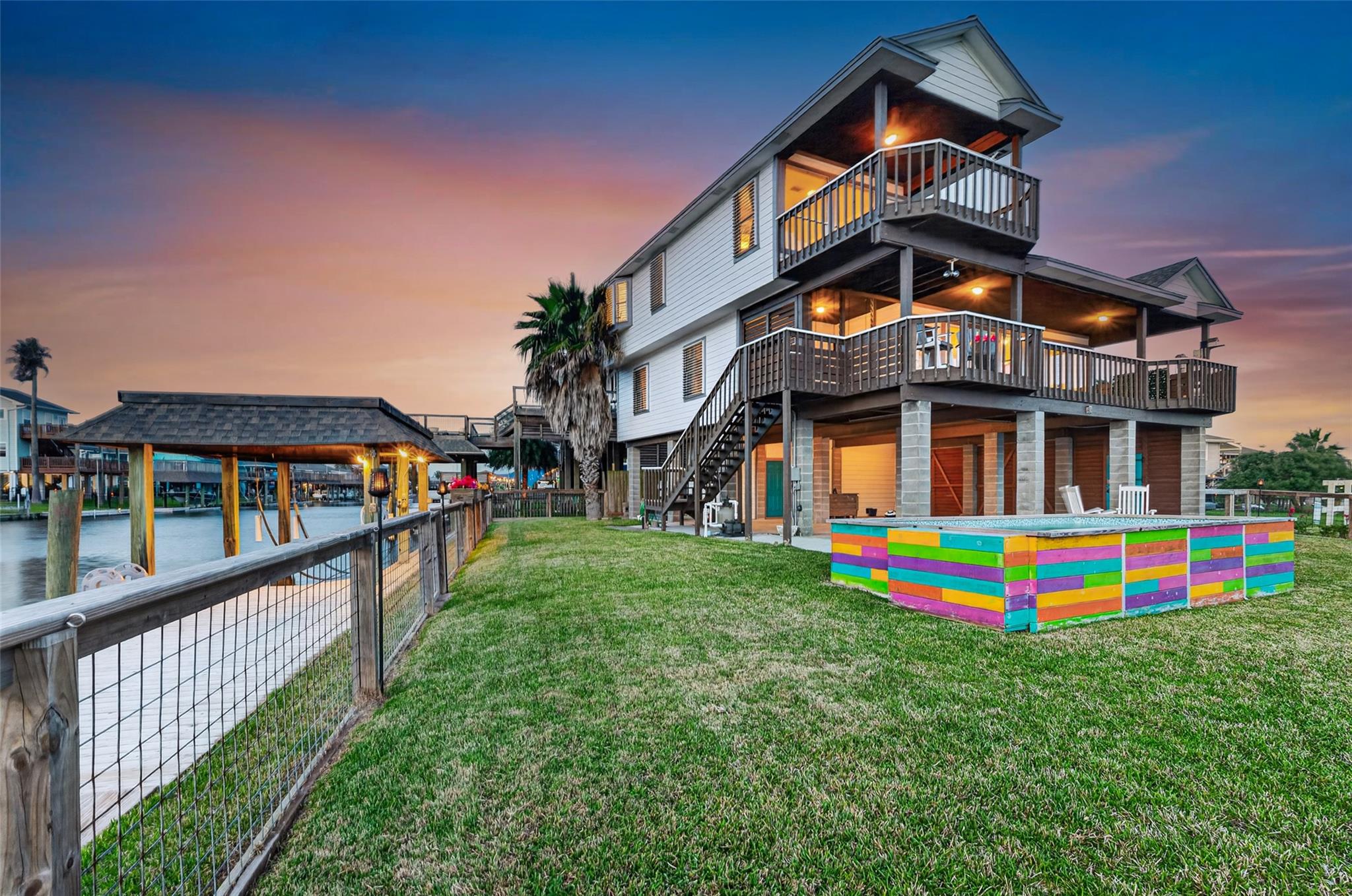 925 Bonita St, Bayou Vista, TX 77563