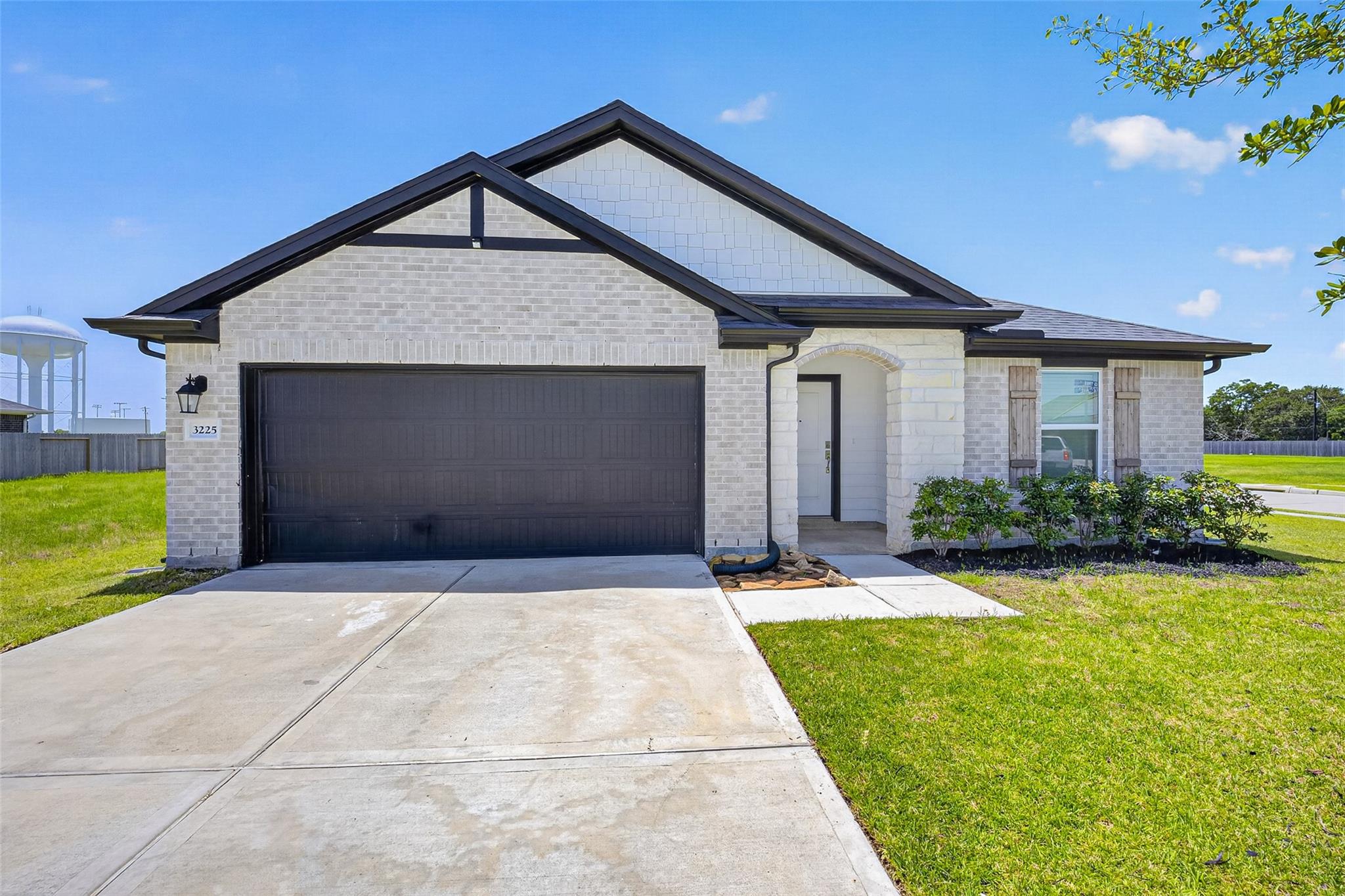 3225 Fig Tree Ln, Texas City, TX 77590