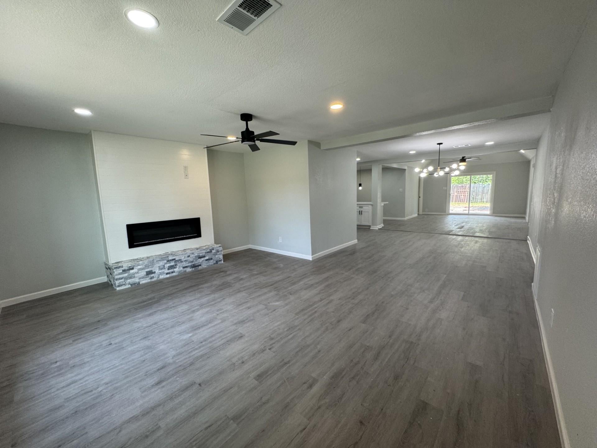 6407 Sandy Oaks Dr, Houston, TX 77050 photo