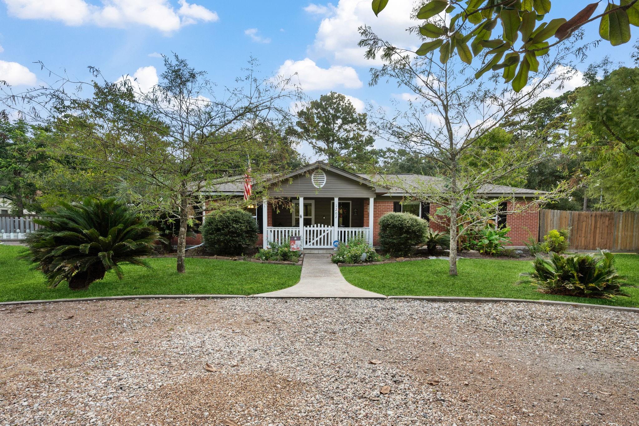 1202 Forest Cove Dr, Kingwood, TX 77339
