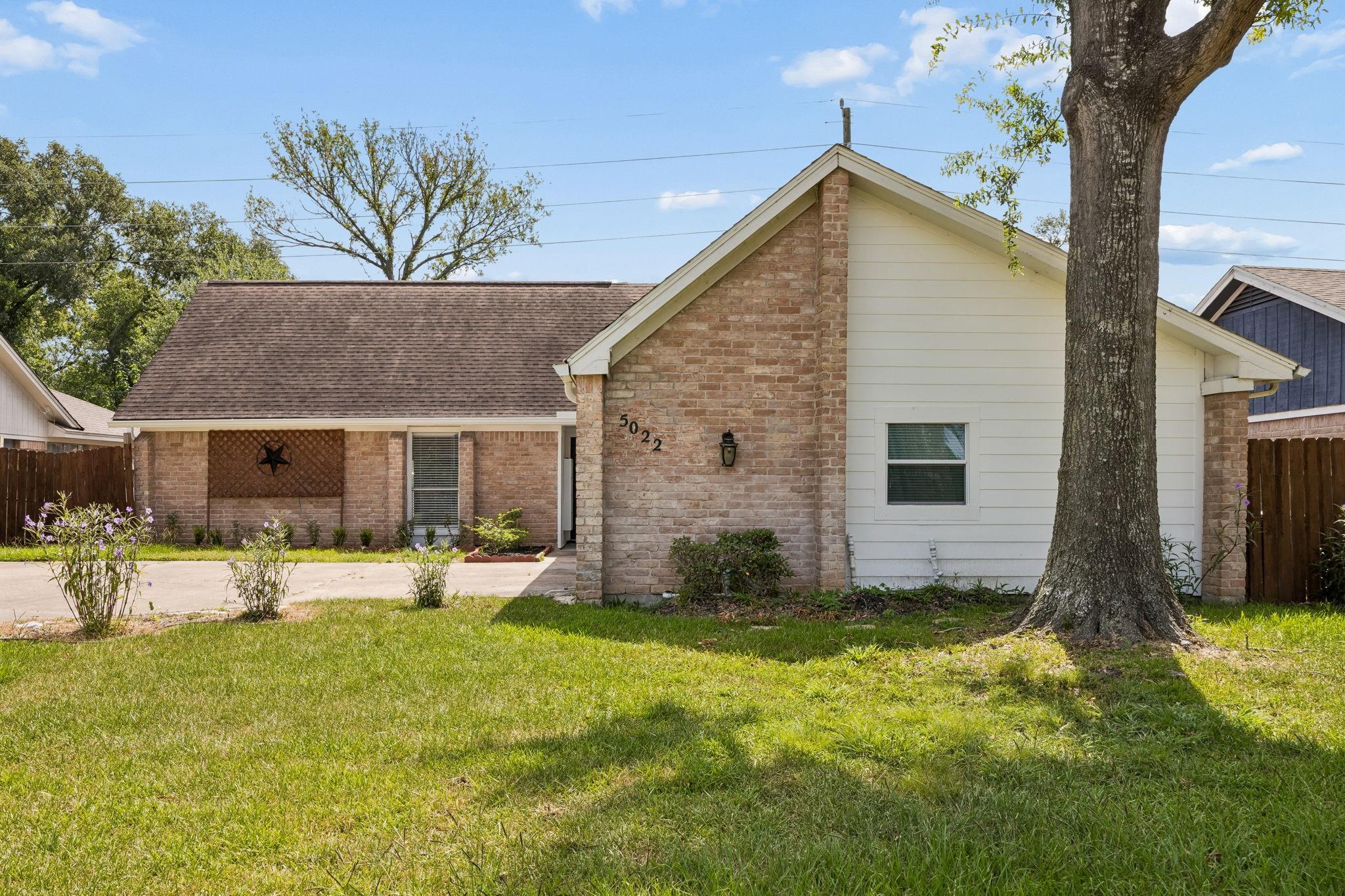 5022 Pine Cliff Dr, Houston, TX 77084