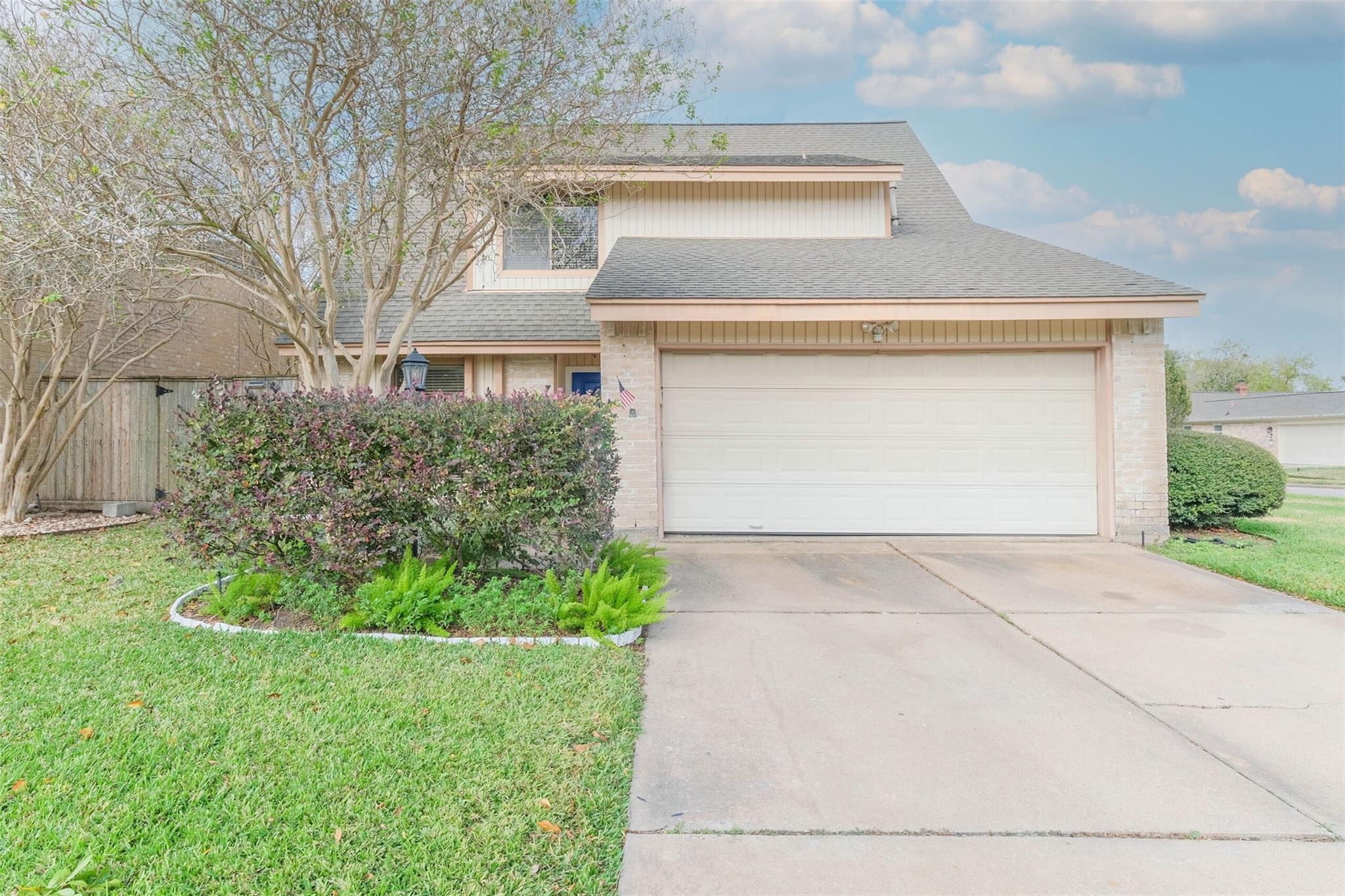 11902 Brook Meadows Ln, Meadows Place, TX 77477