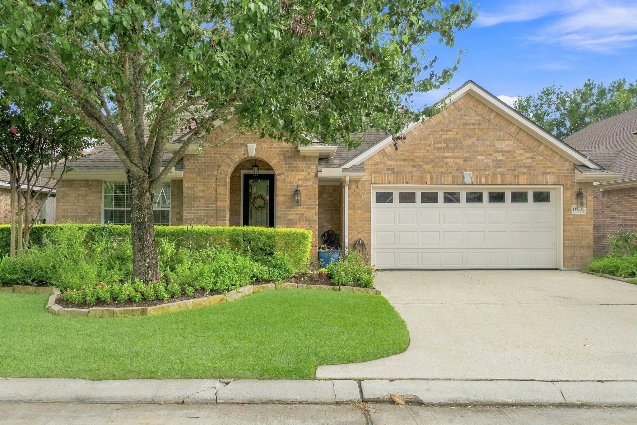15243 Scenic Woodland Dr, Conroe, TX 77384