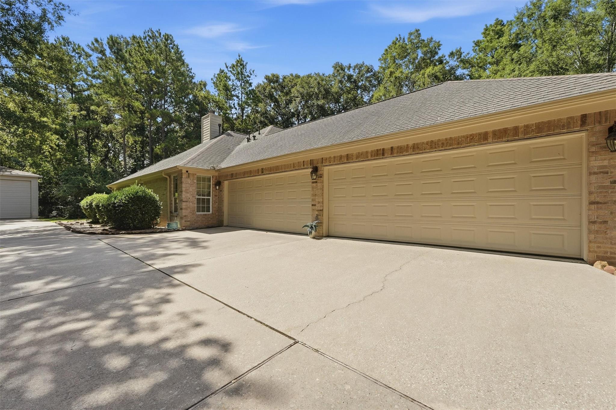 29910 Commons Superior Dr, Huffman, TX 77336 photo