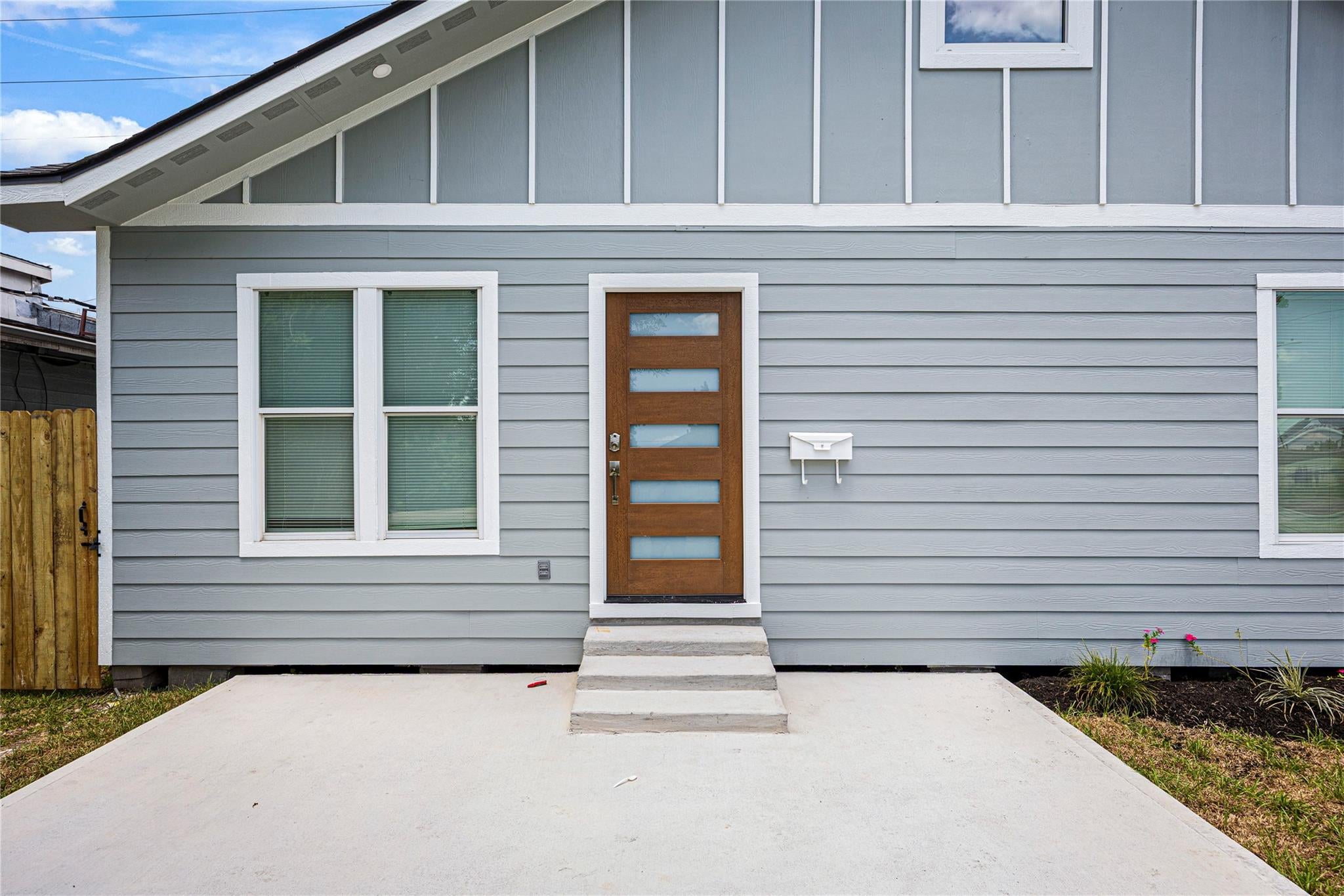 6333 Iron Rock Street St, Houston, TX 77087 photo