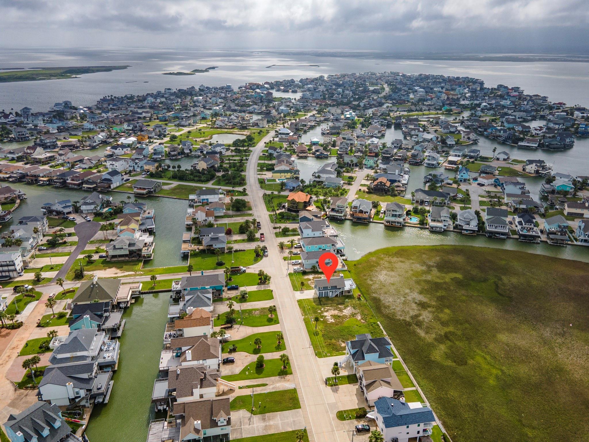 944 Tiki Dr, Tiki Island, TX 77554 photo