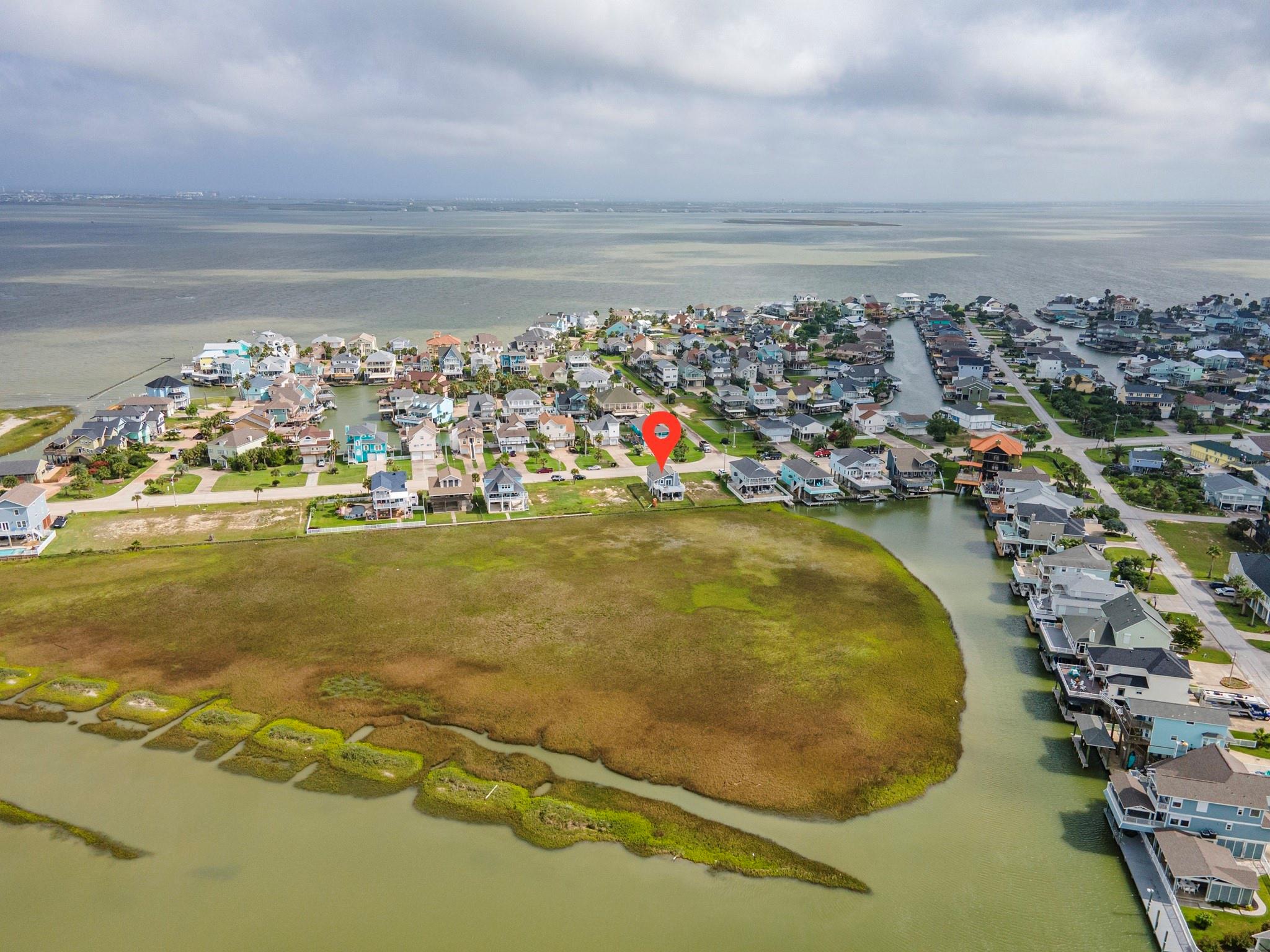 944 Tiki Dr, Tiki Island, TX 77554 photo