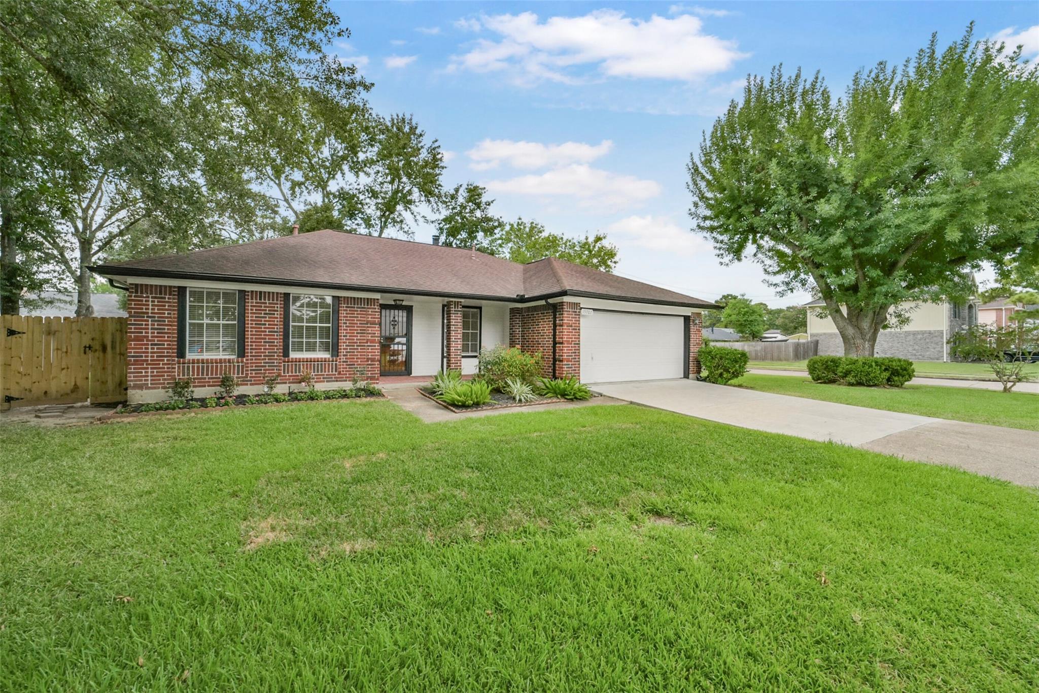 15707 Fincher Dr, Friendswood, TX 77546 photo