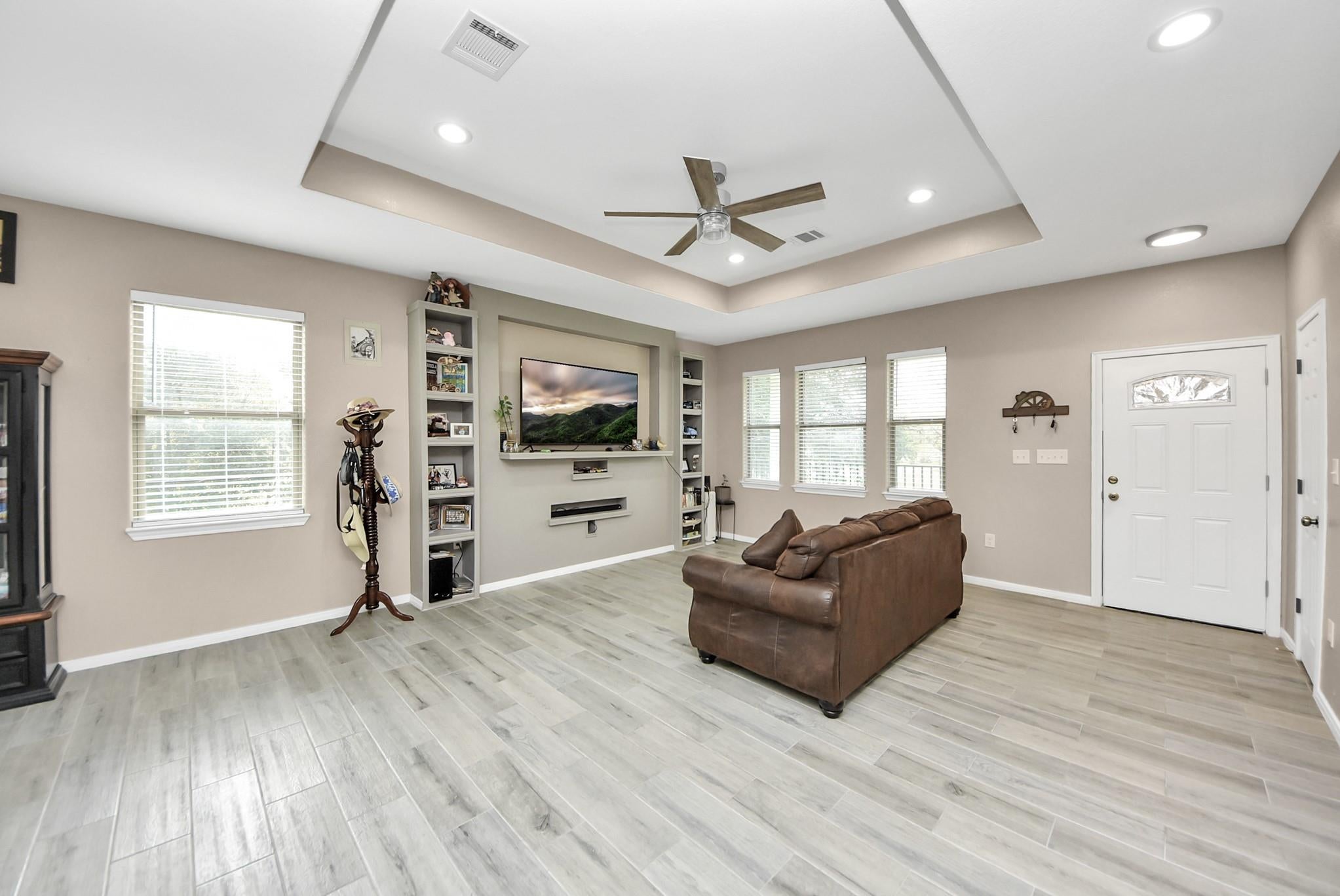 6543 Crestford Ln, Pasadena, TX 77505 photo