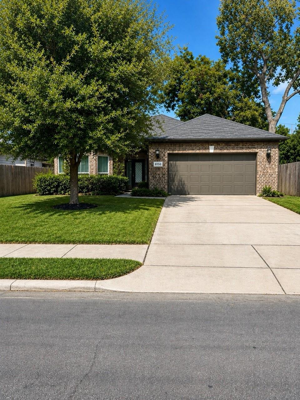 8150 Sharondale Dr, Houston, TX 77033