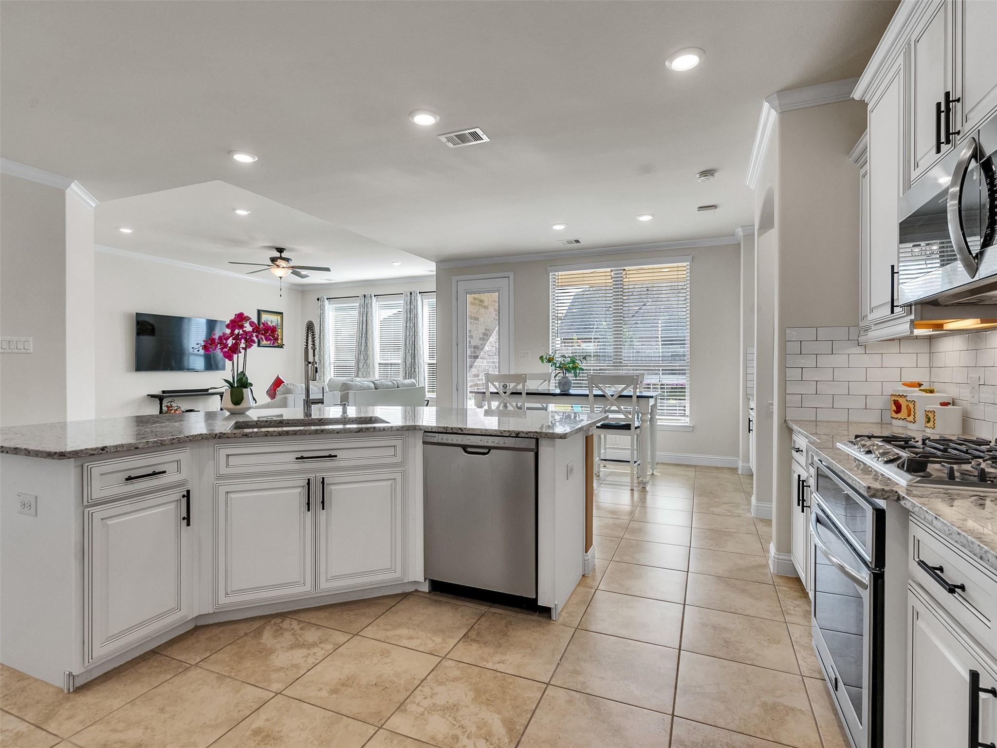 19115 Blooms Rise Dr, Tomball, TX 77377 photo